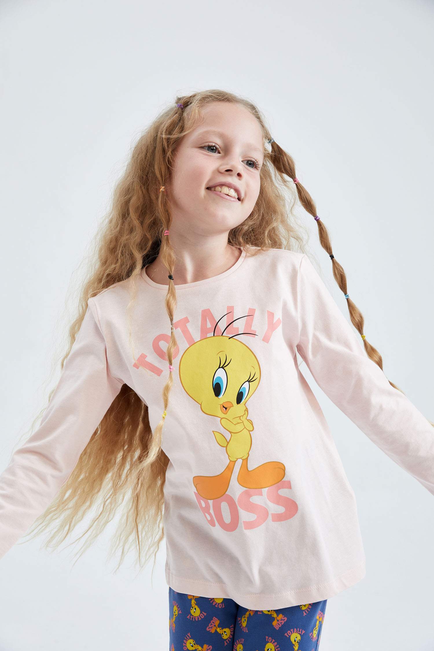 طقم بيجاما بناتي بقصة عادية مرخص من Looney Tunes - قطعتين