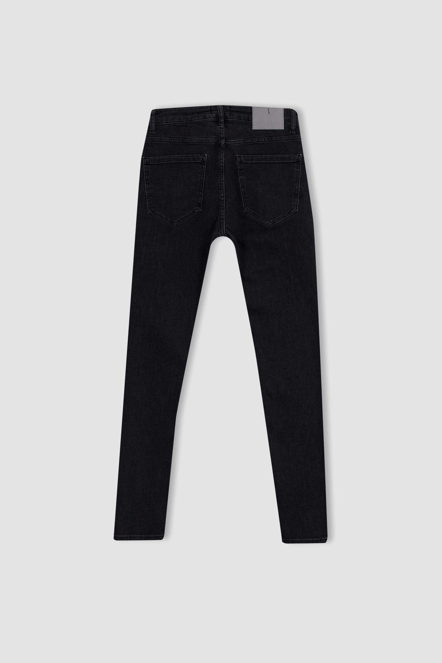 بنطلون جينز سوبر سكيني فيت برجل ضيقة وخصر عادي