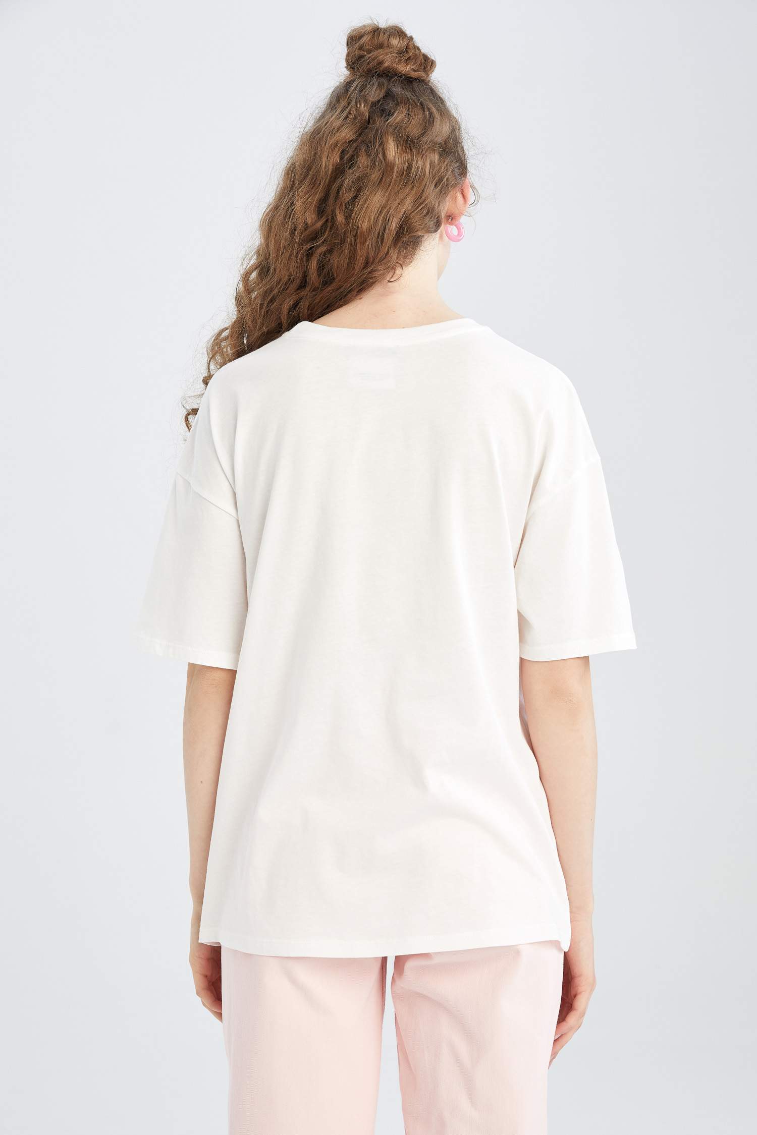 Weekday Unisex Oversized T-shirt in Pink