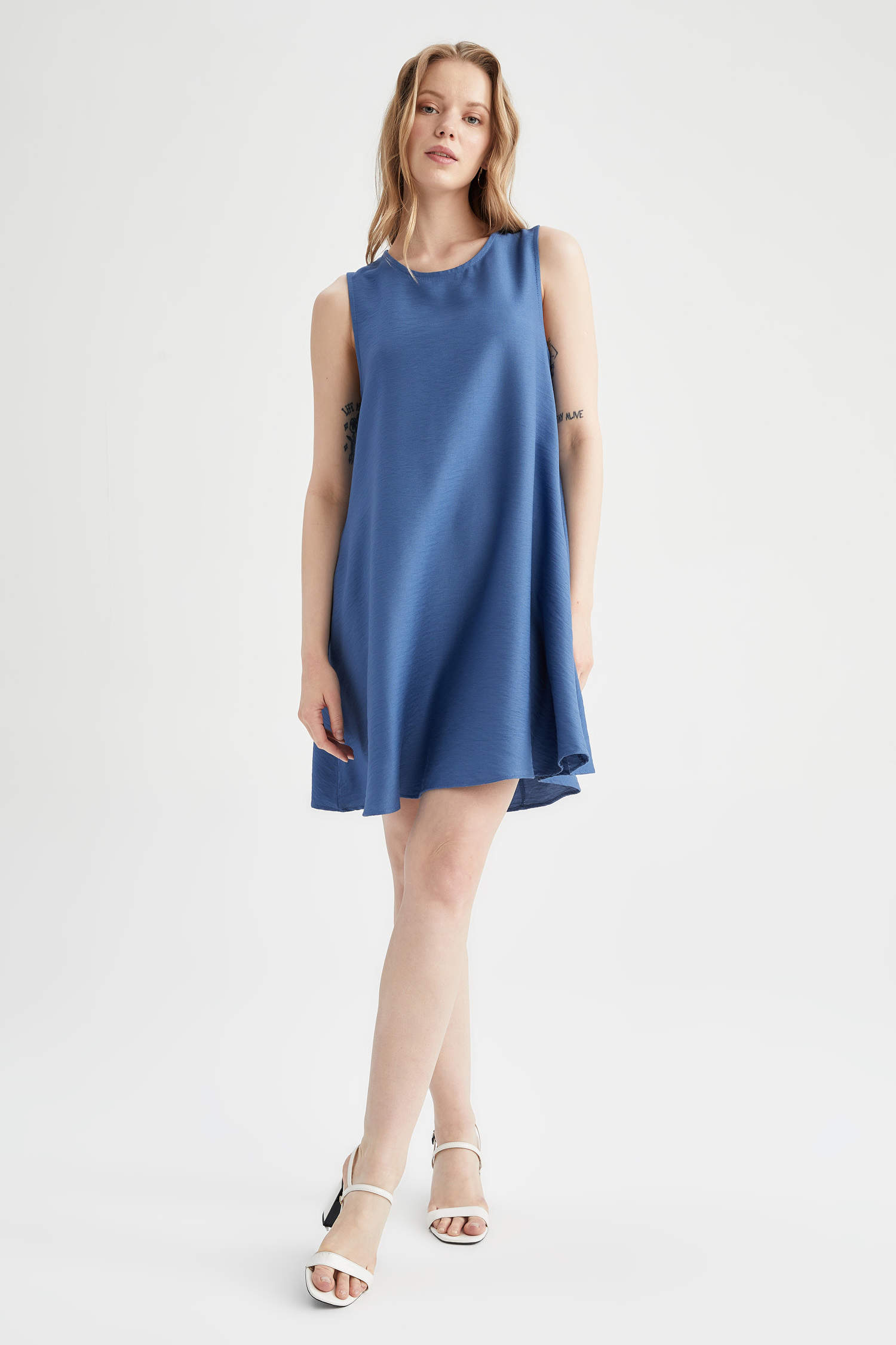 Blue Woman Flayer Fit Sleeveless Crepe Mini Dress 2560495 | DeFacto
