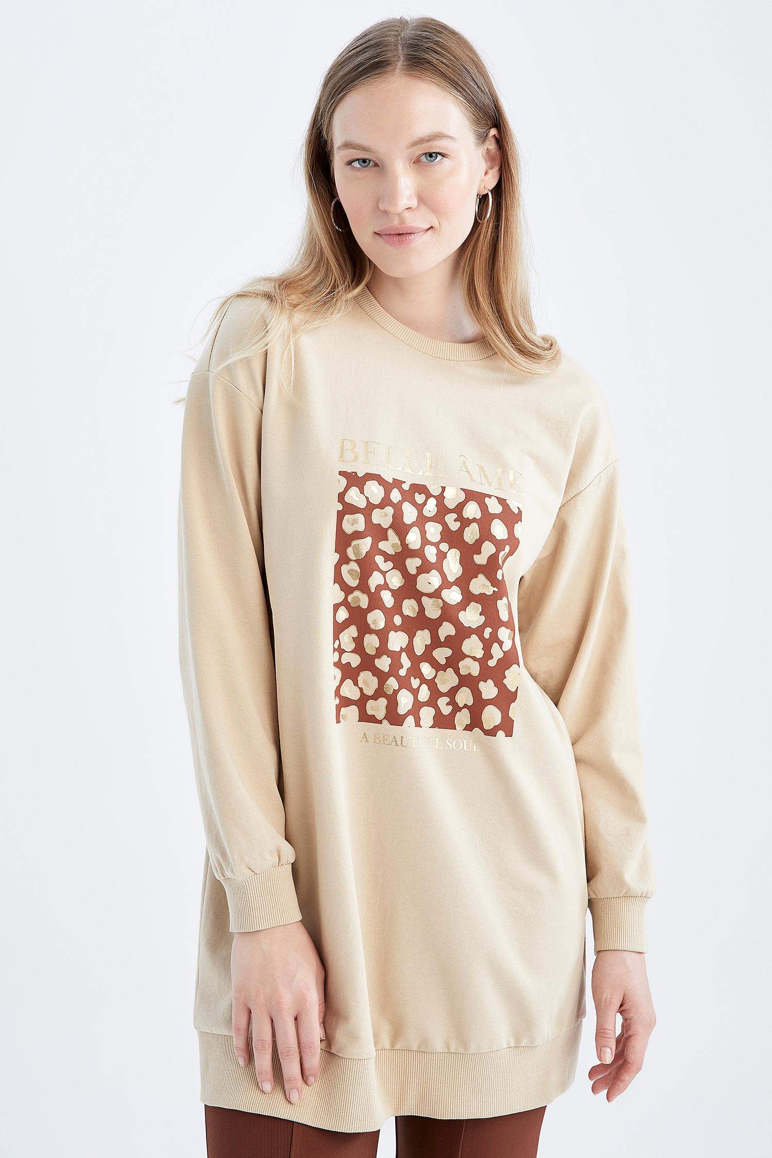 سويت تونيك قماش رقيق مطبوع قصة مريحة بياقة مستديرة