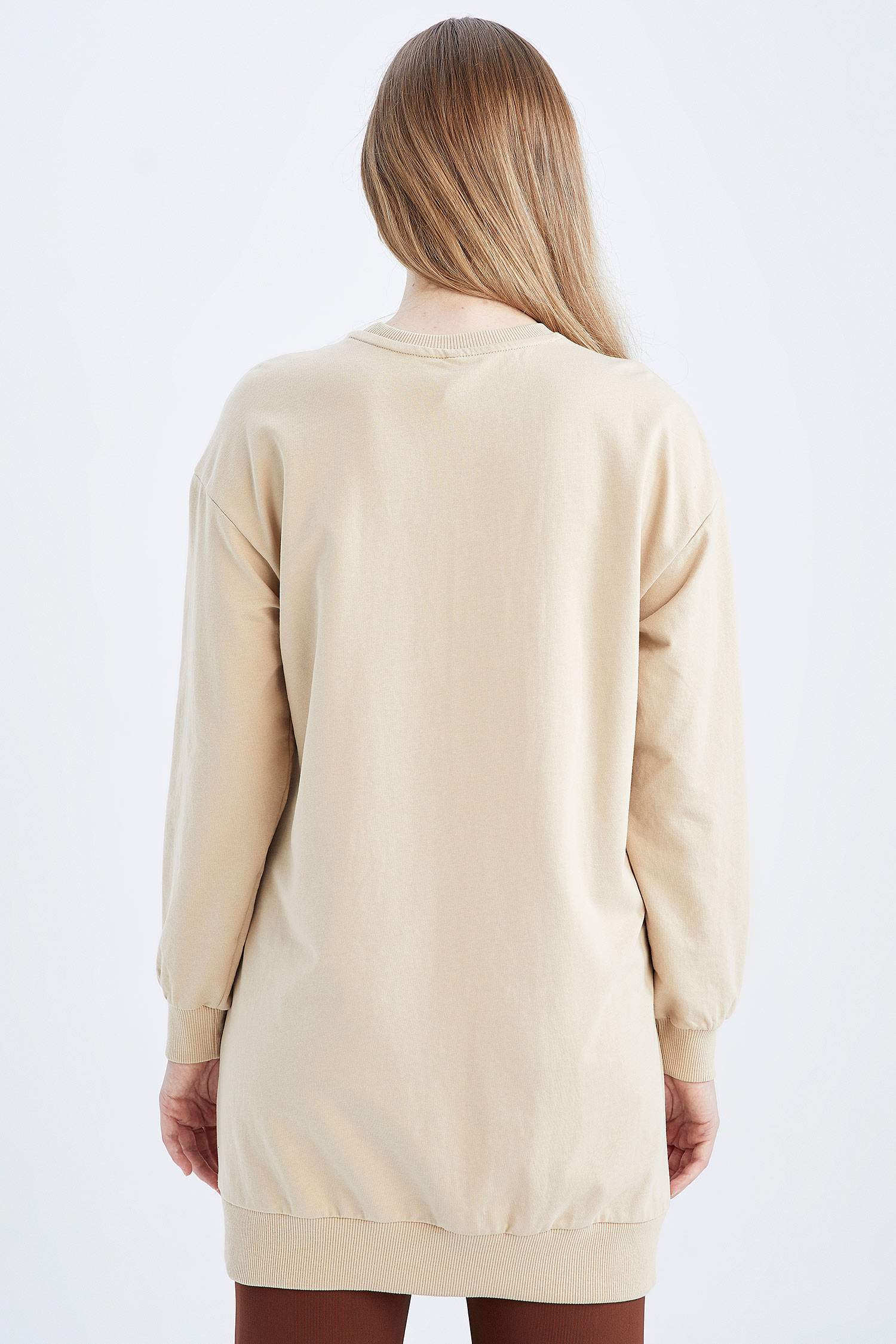 سويت تونيك قماش رقيق مطبوع قصة مريحة بياقة مستديرة