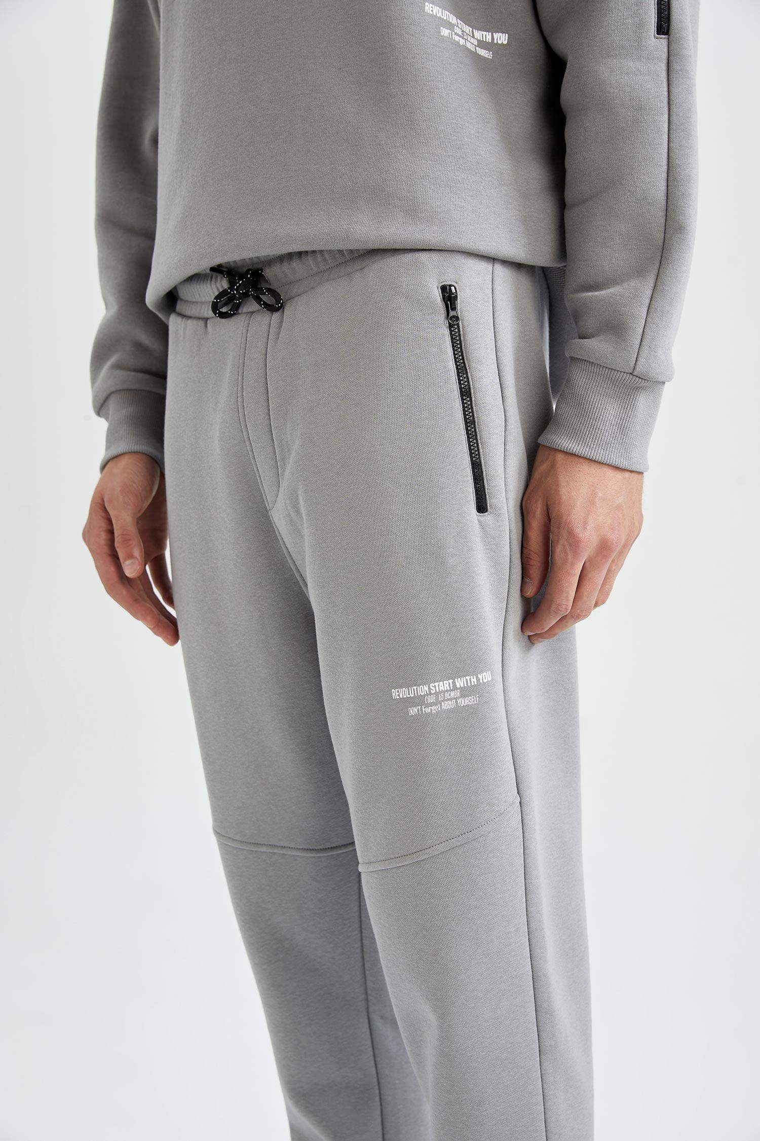 Grey Man Regular Fit Zipper Pocket Sweatpants 2691716 | DeFacto