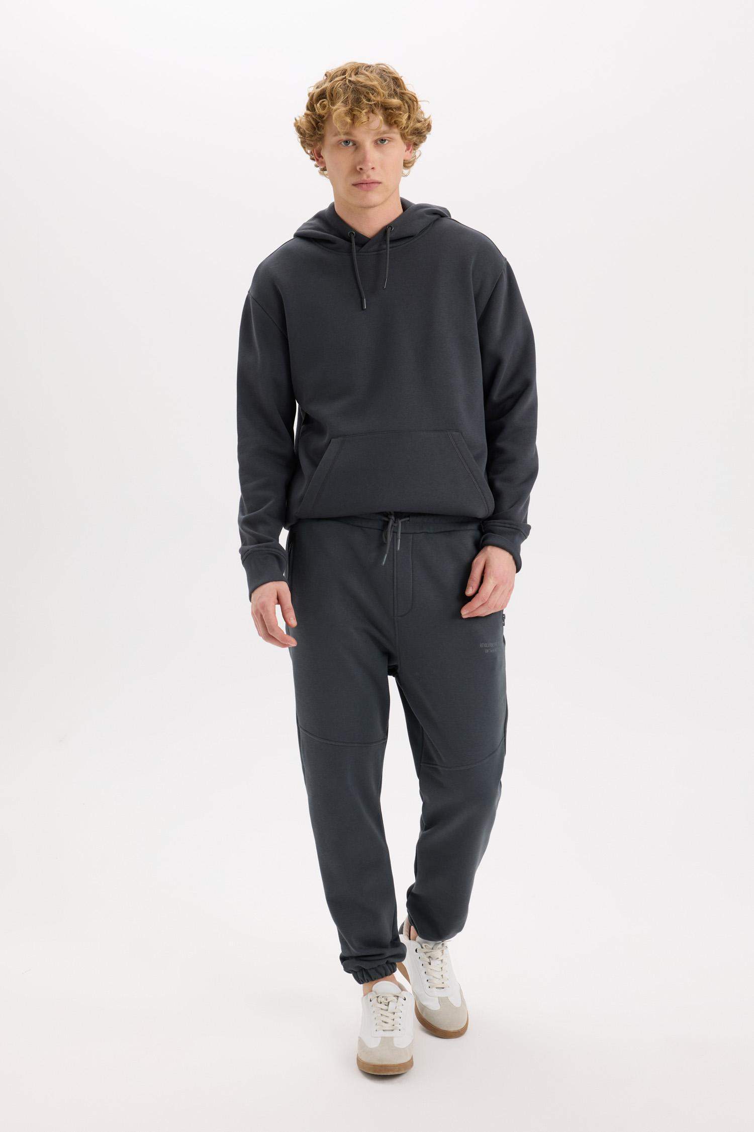 Anthracite Man Regular Fit Trousers 3152673 | DeFacto