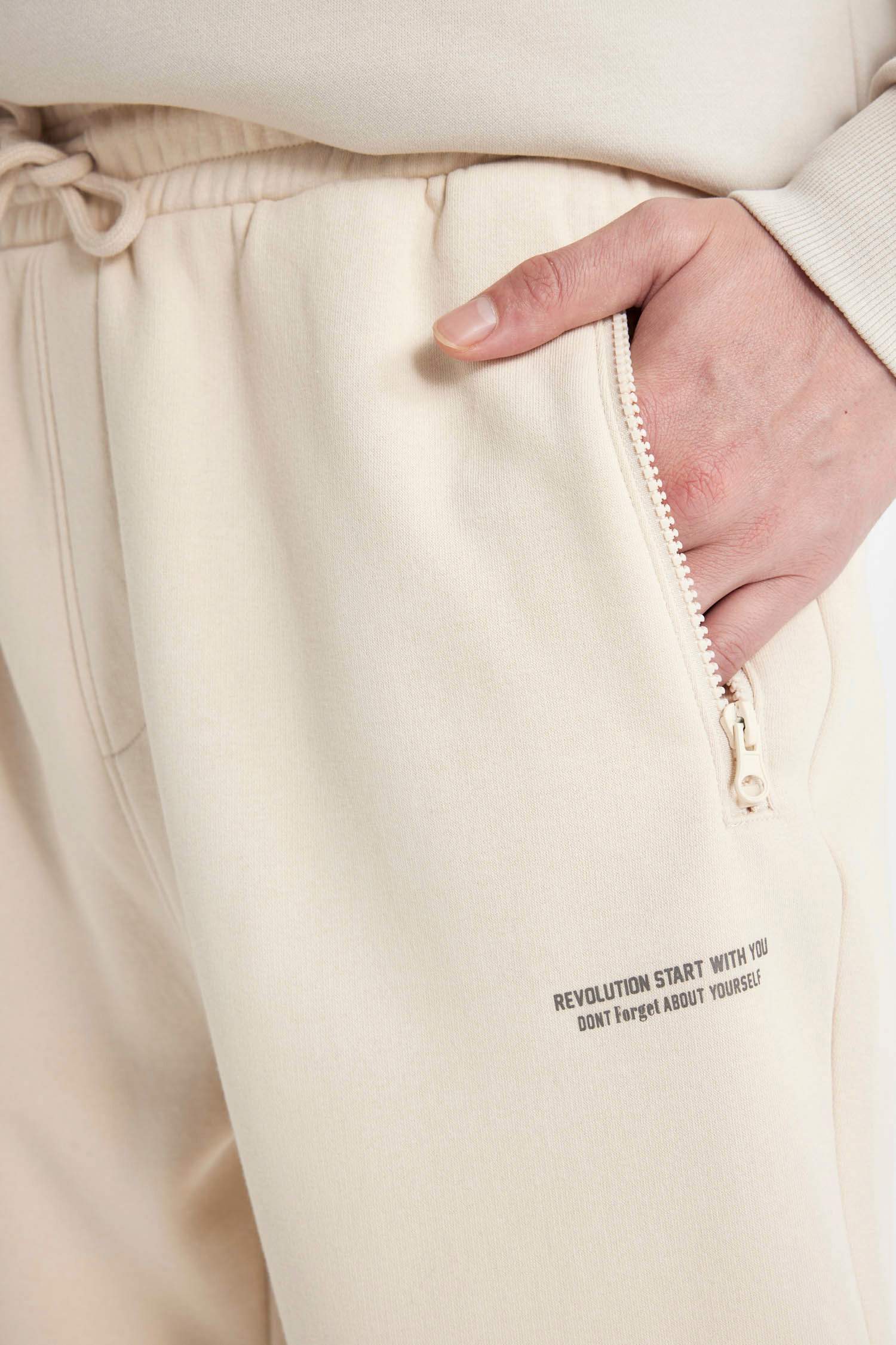 بنطلون بجامة رياضي قصة عادية بجيب ورجل مطاطي