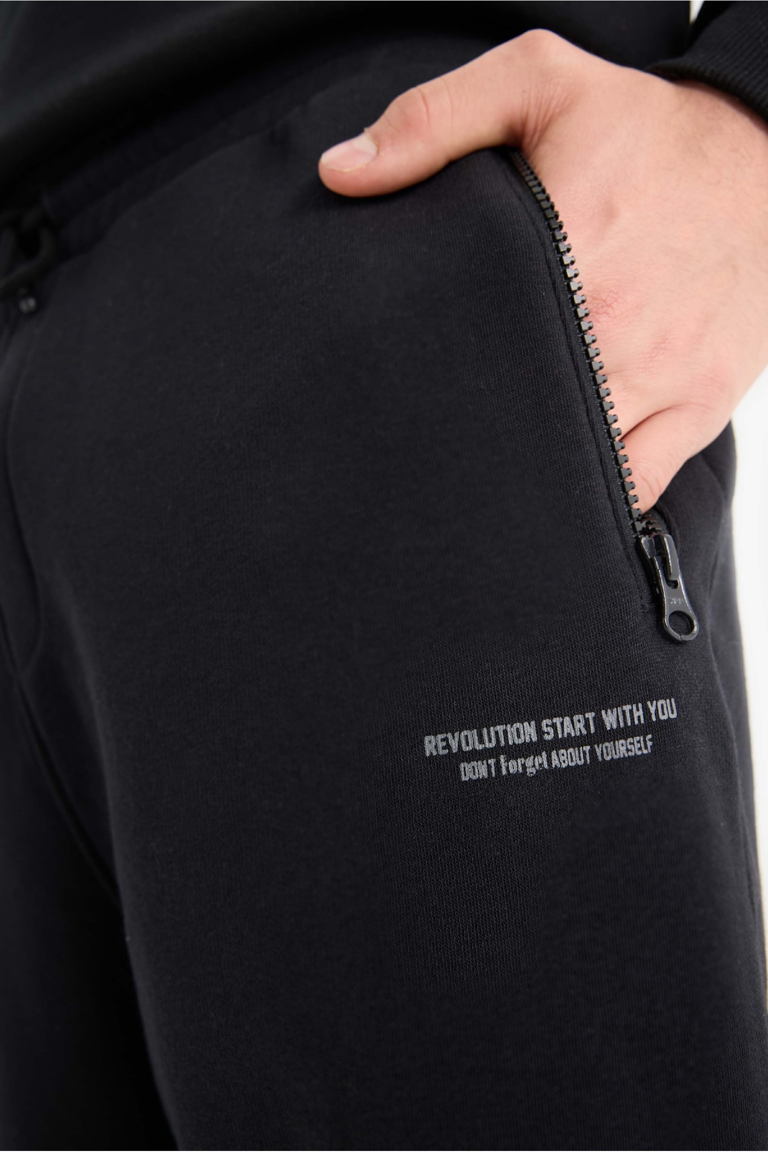 Regular Fit Drawstring Waist Elastic Leg Sweatpants