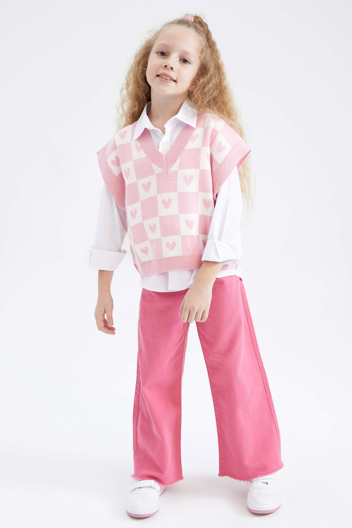 يلك صوف بناتي تريكو قصة عادية بياقة V