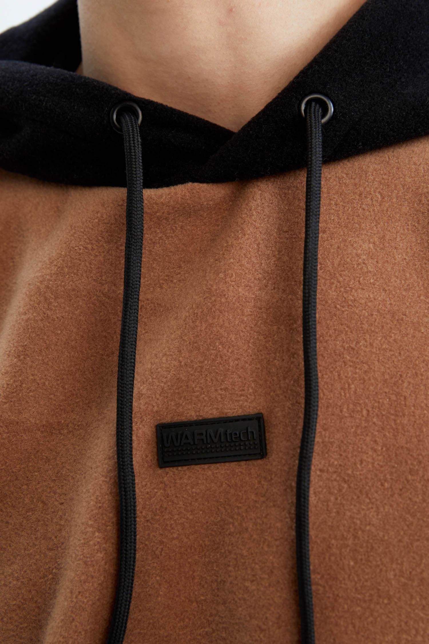 سويت شيرت ديفاكتو فيت ستاندارت فيت