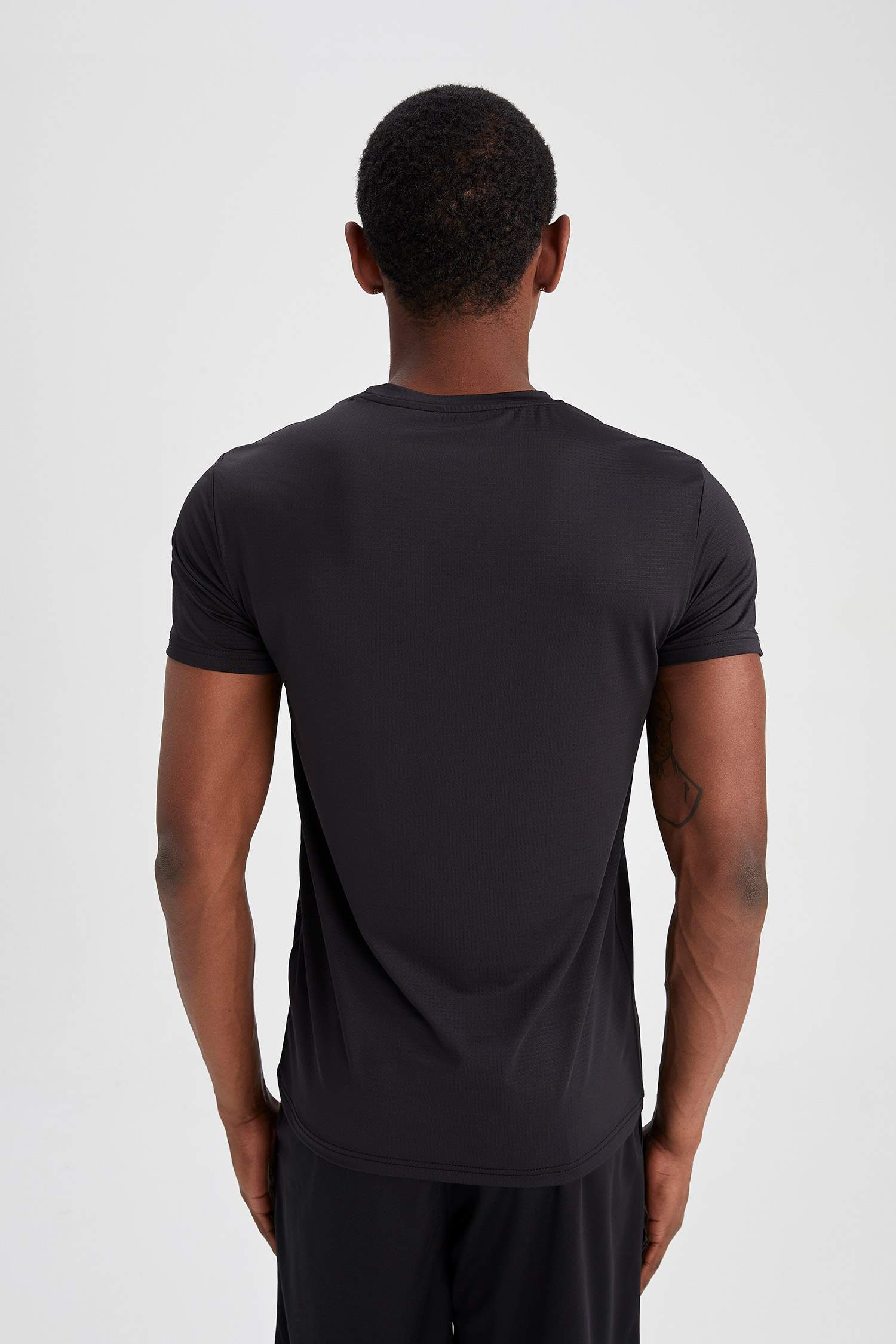 дөңгелек жаға Футболка