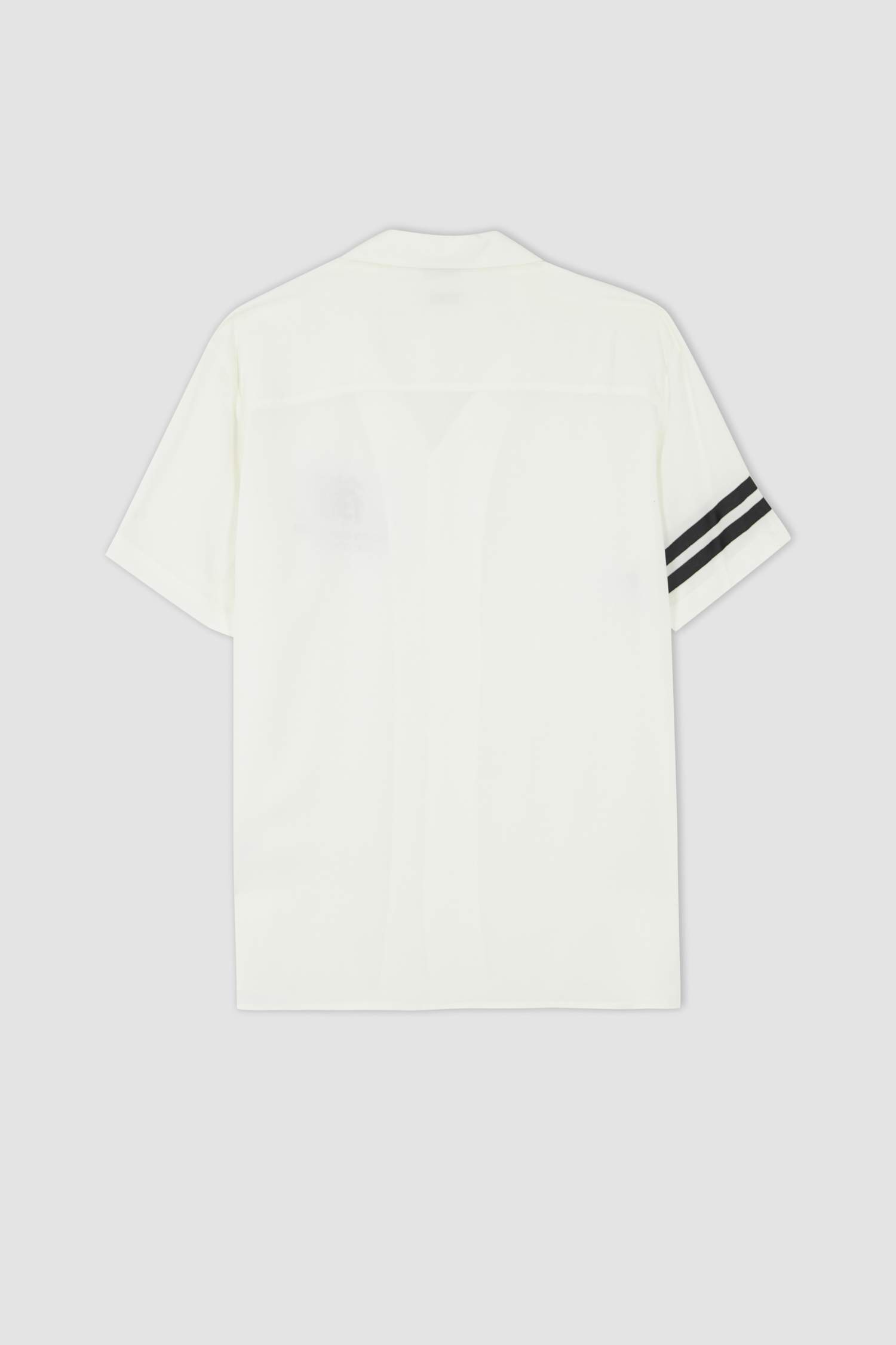 قميص بأكمام قصيرة فيسكوز بقصة عادية ياقة جاكيت