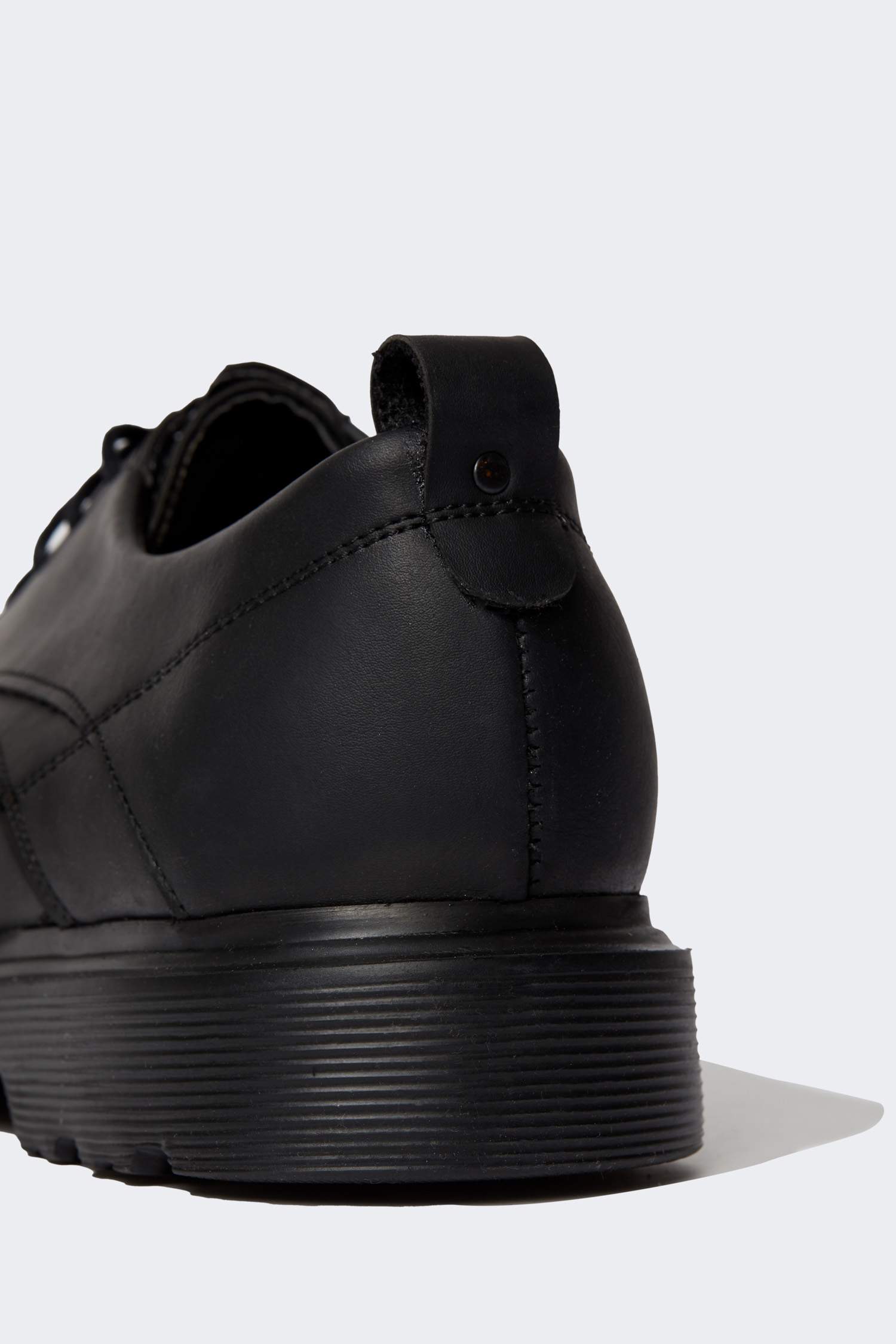 حذاء يومي بكعب عالي برباط