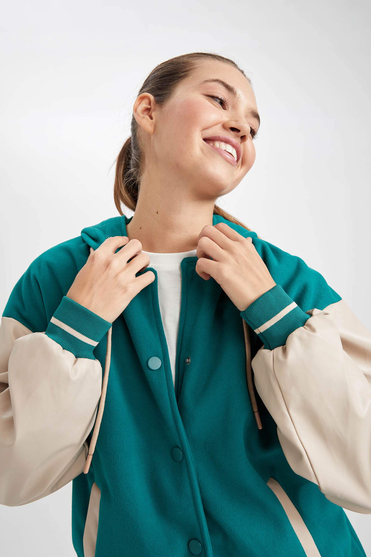 Jacket bomber Oversize à capuche avec poches et boutons pression