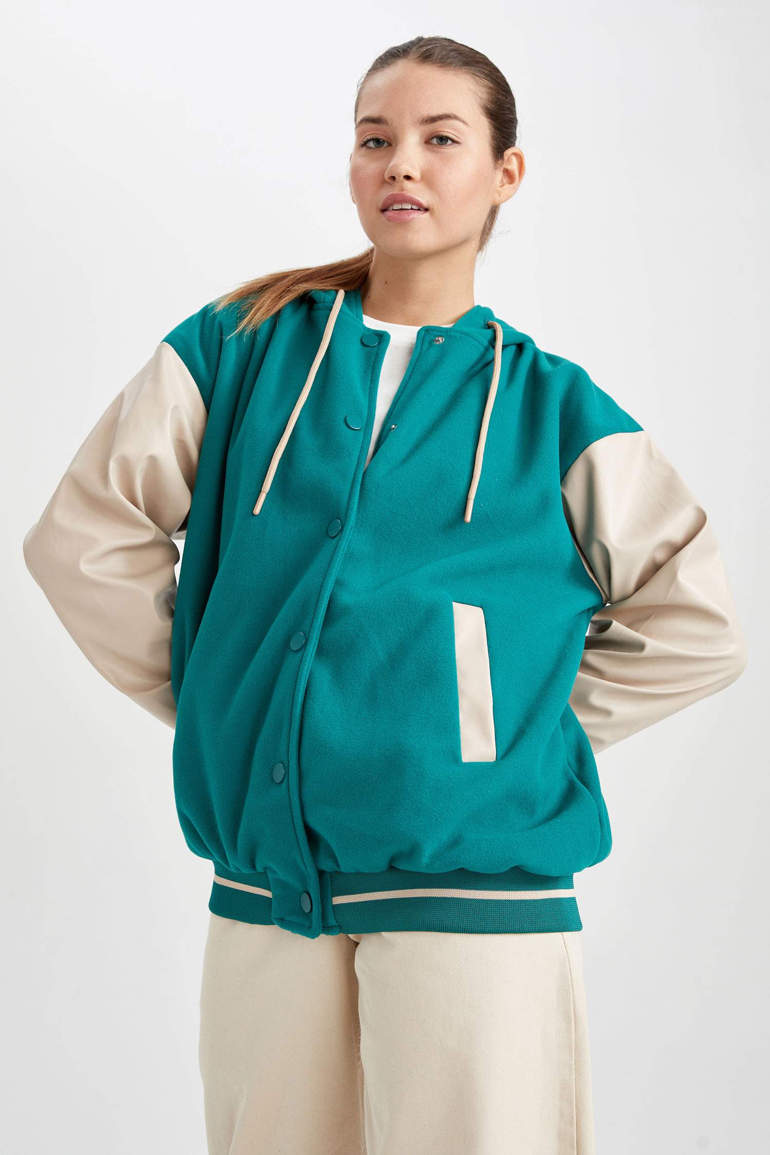 Jacket bomber Oversize à capuche avec poches et boutons pression