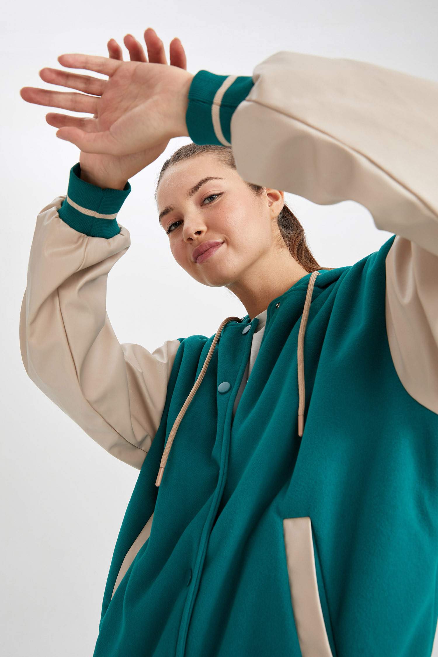 Jacket bomber Oversize à capuche avec poches et boutons pression