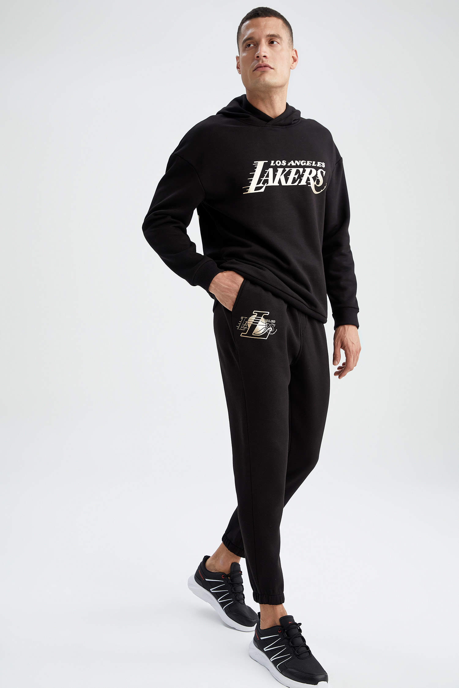Black MAN NBA Los Angeles Lakers Licensed Thick Sweatshirt Fabric