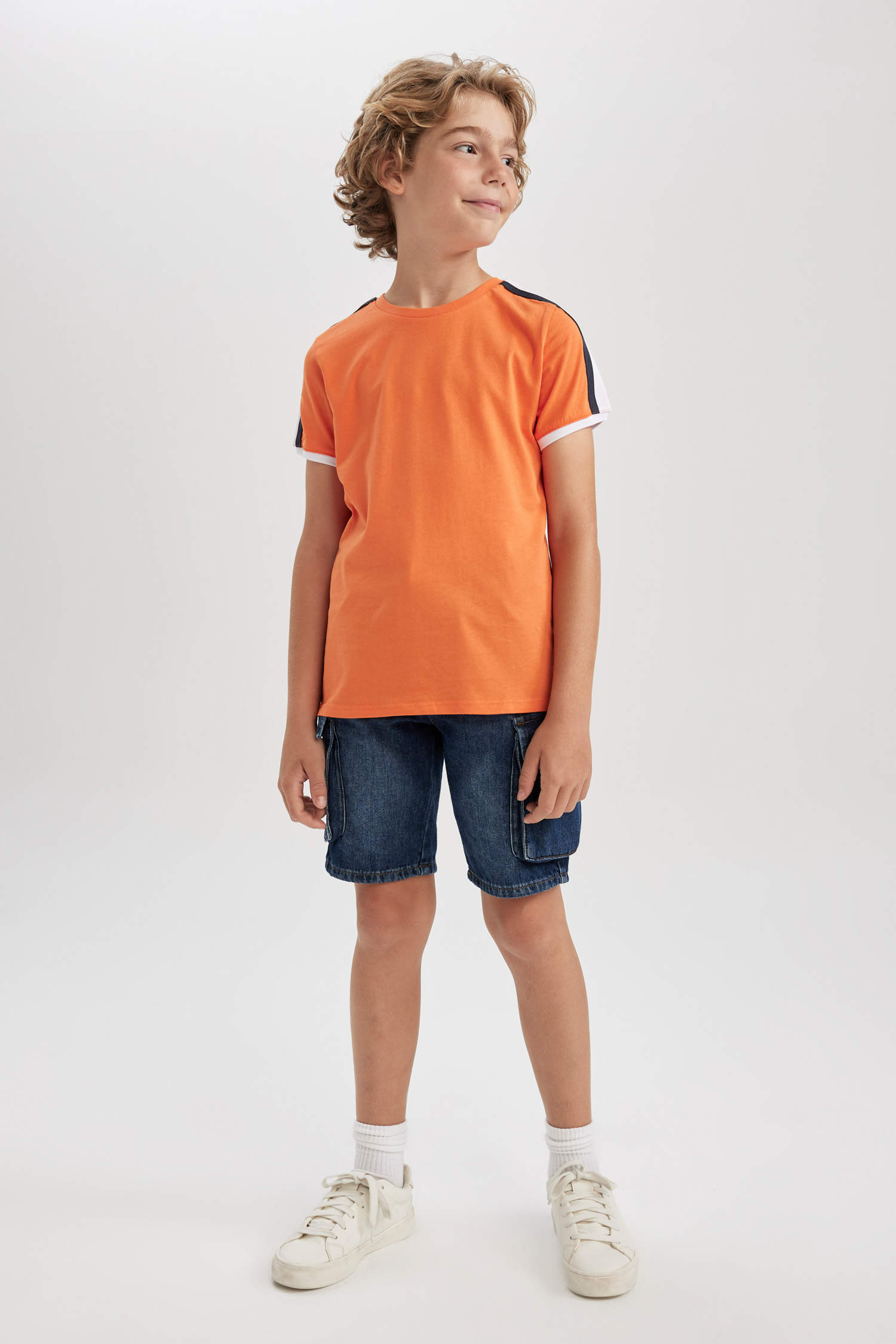 Red Boys & Teens Regular Fit Short Sleeve T-Shirt 2647031 | DeFacto
