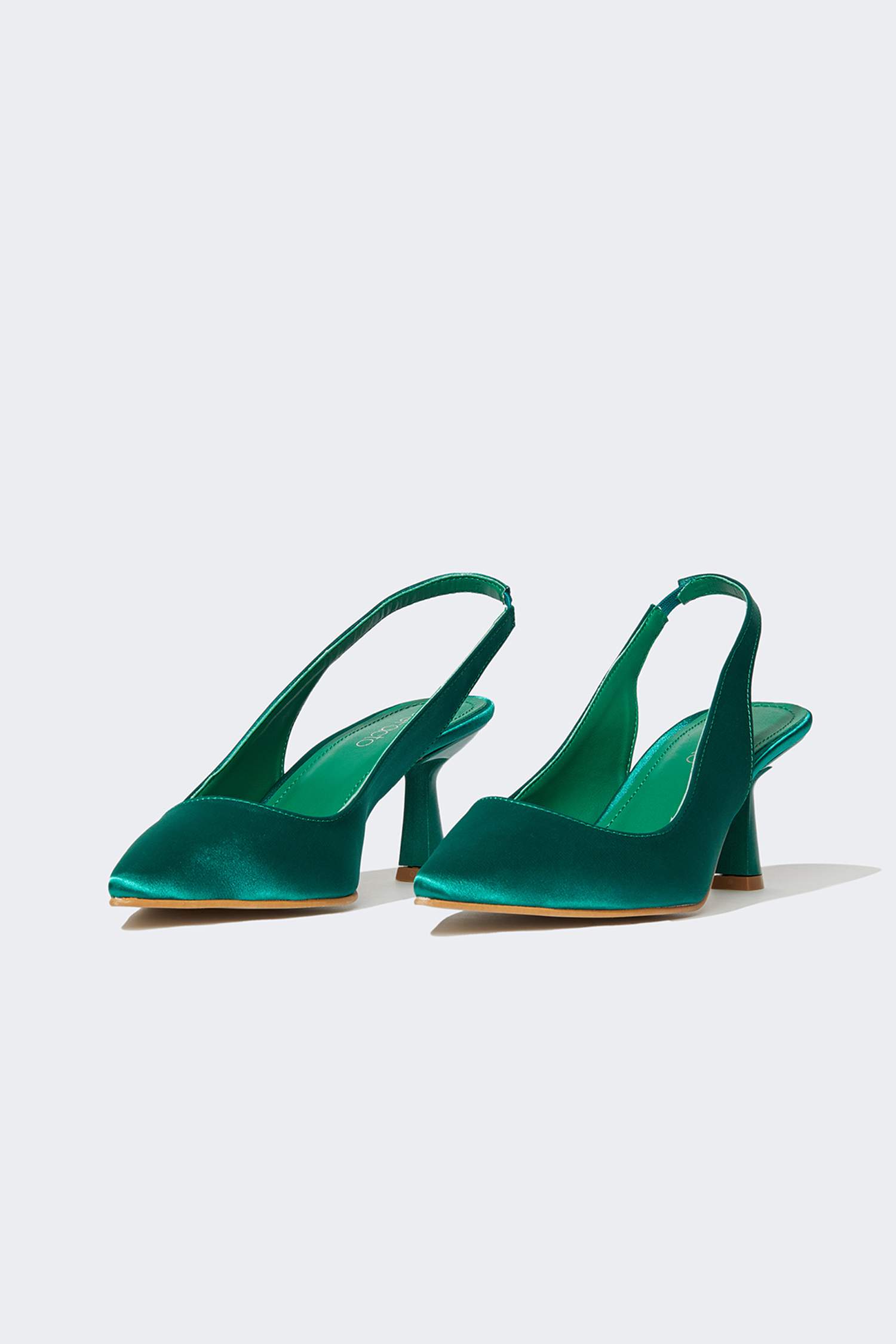 حذاء كعب عالي بكعب عالي