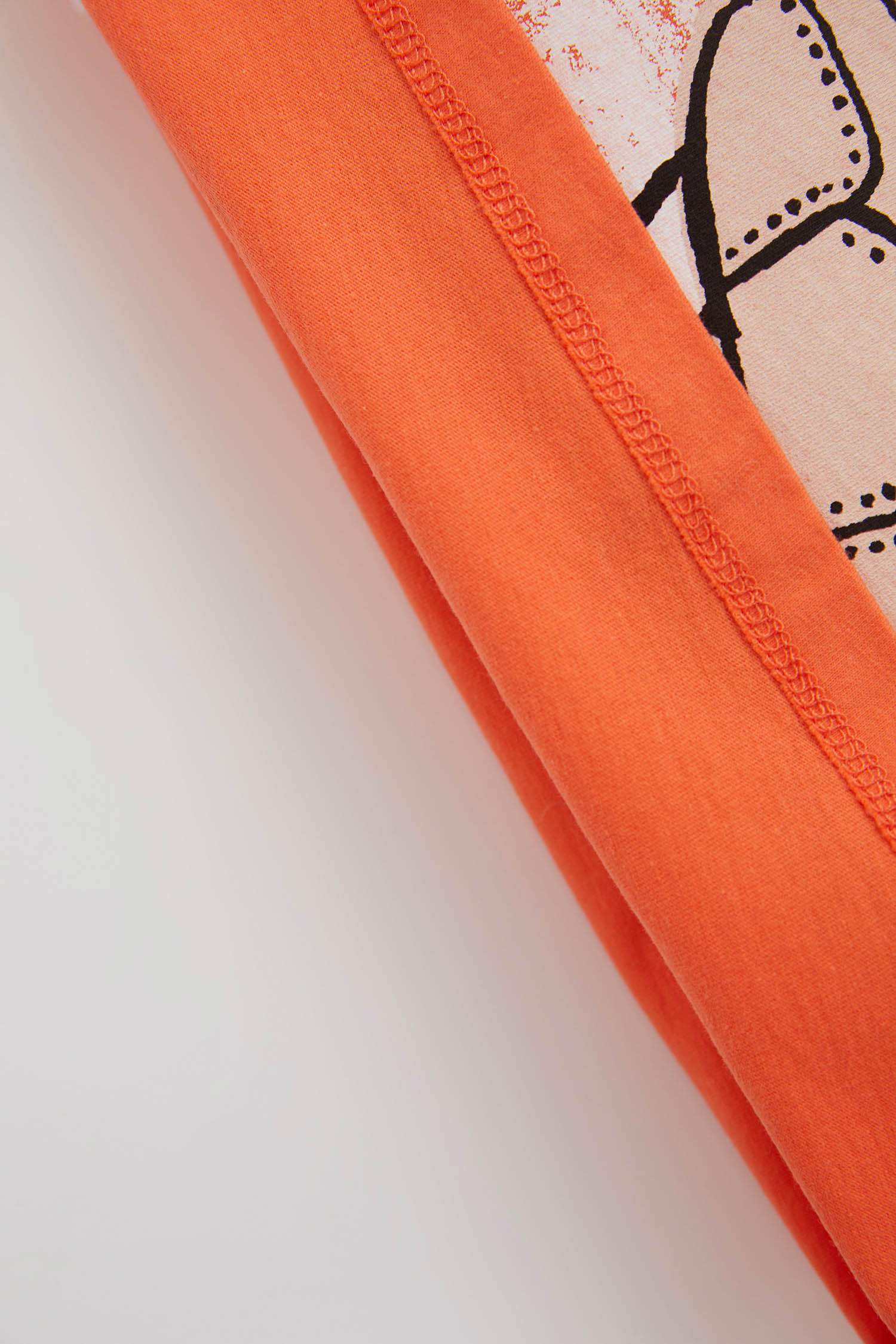 Футболка стандартного кроя с принтом для девочек