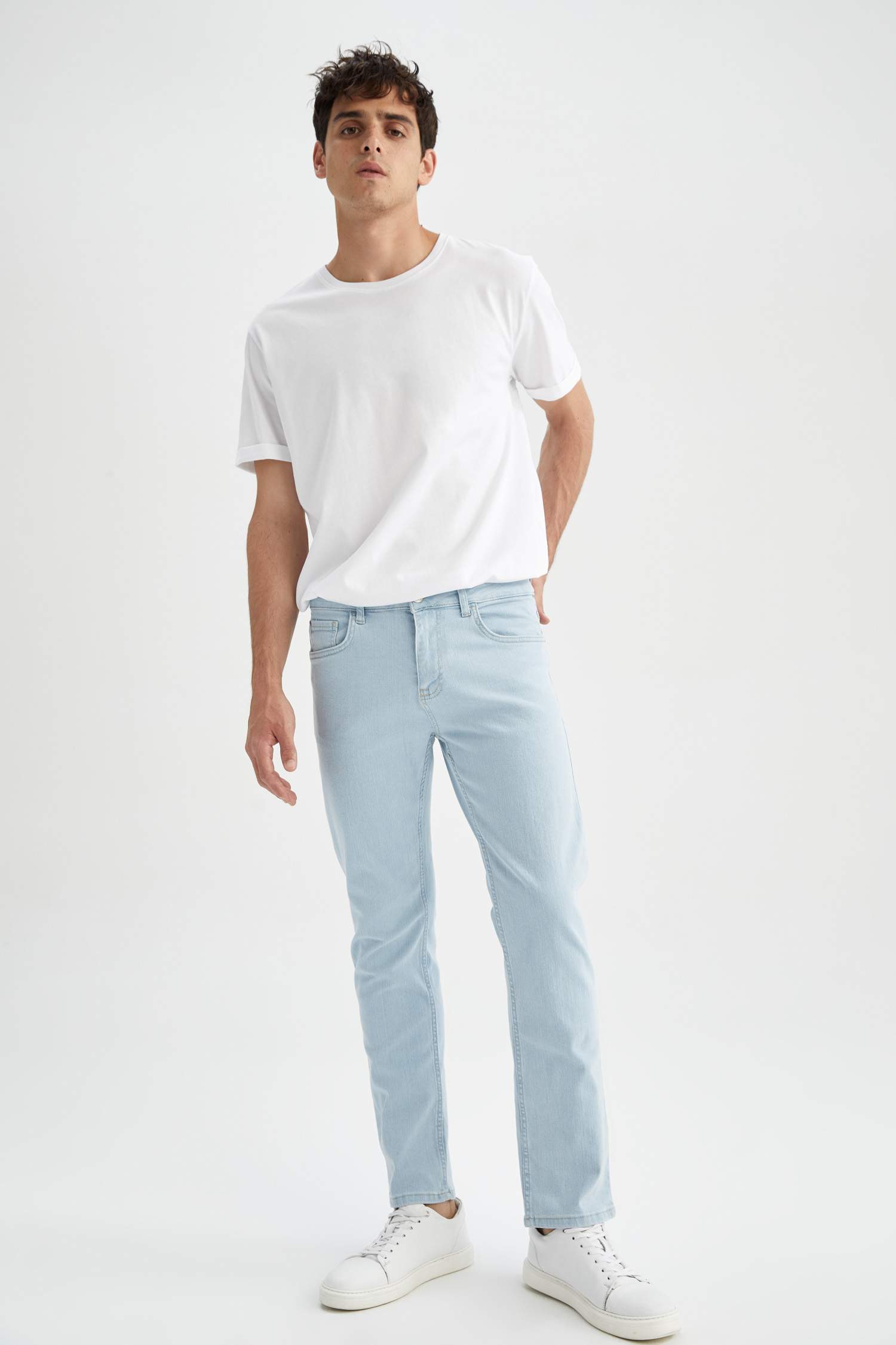 Джинсы стандартного кроя, Sergio