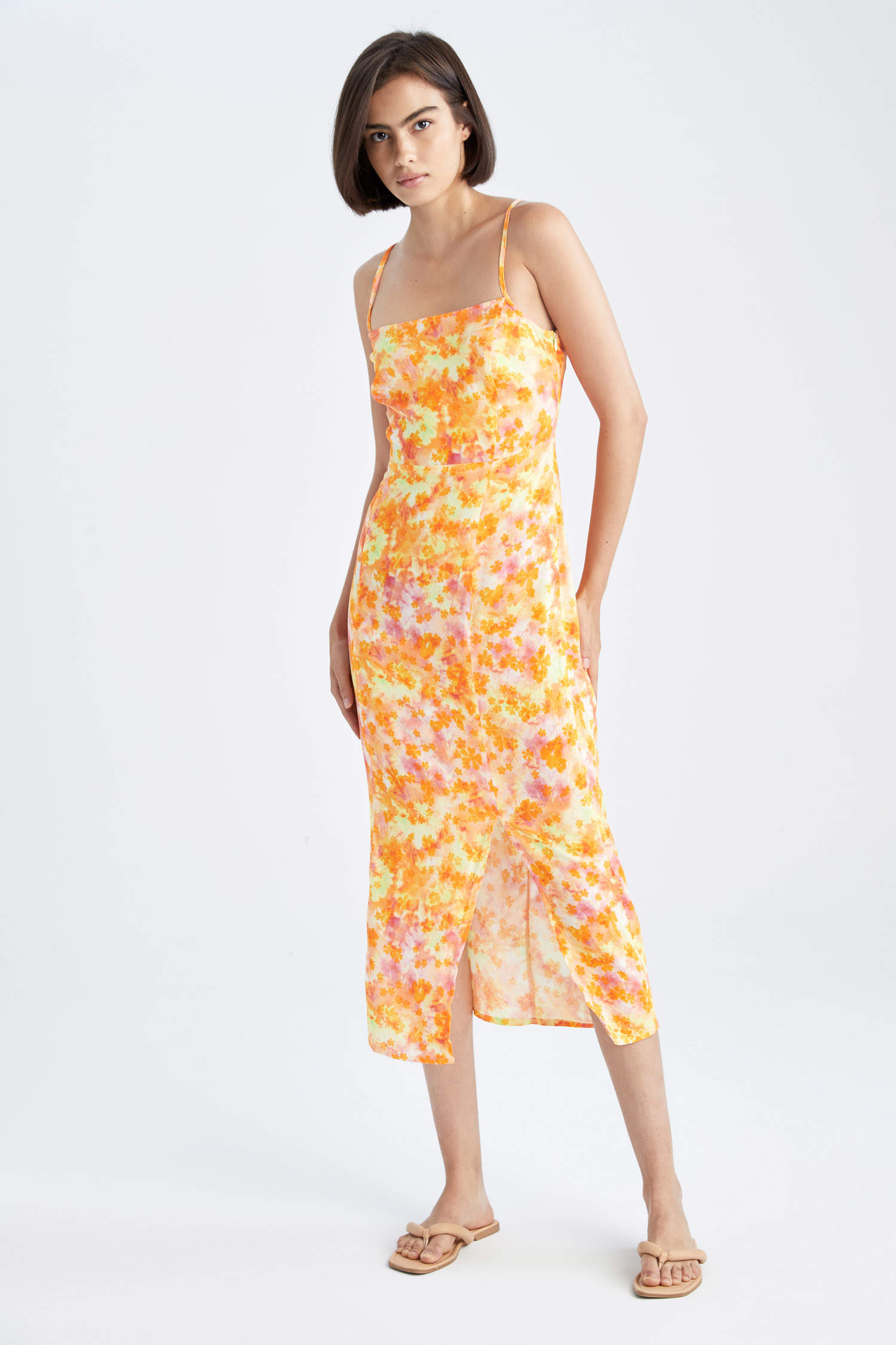 Defacto Sırtı Çapraz Detaylı İp Askılı Viskon Midi Elbise. 4