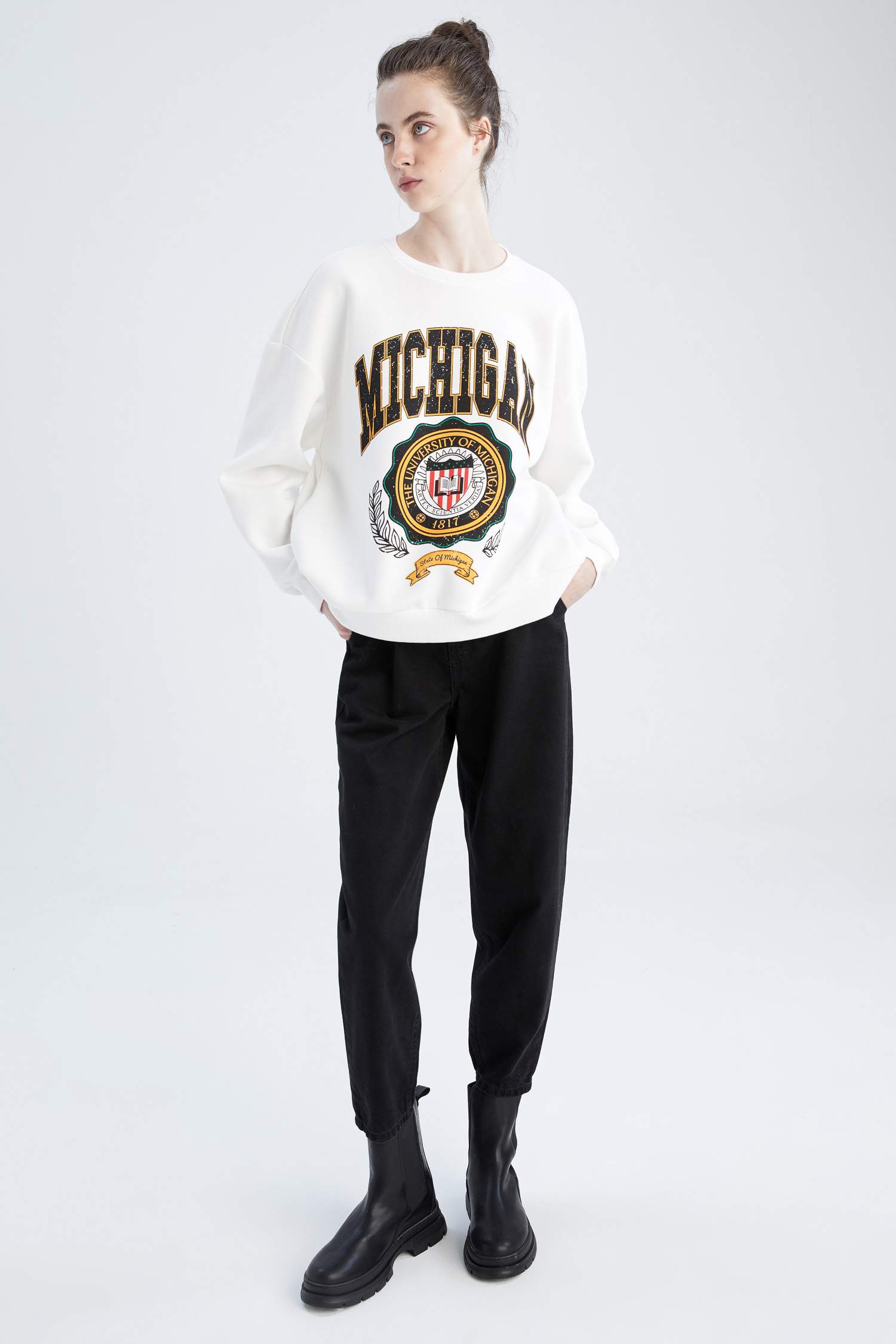 سويت شيرت أوفر سايز بياقة مستديرة