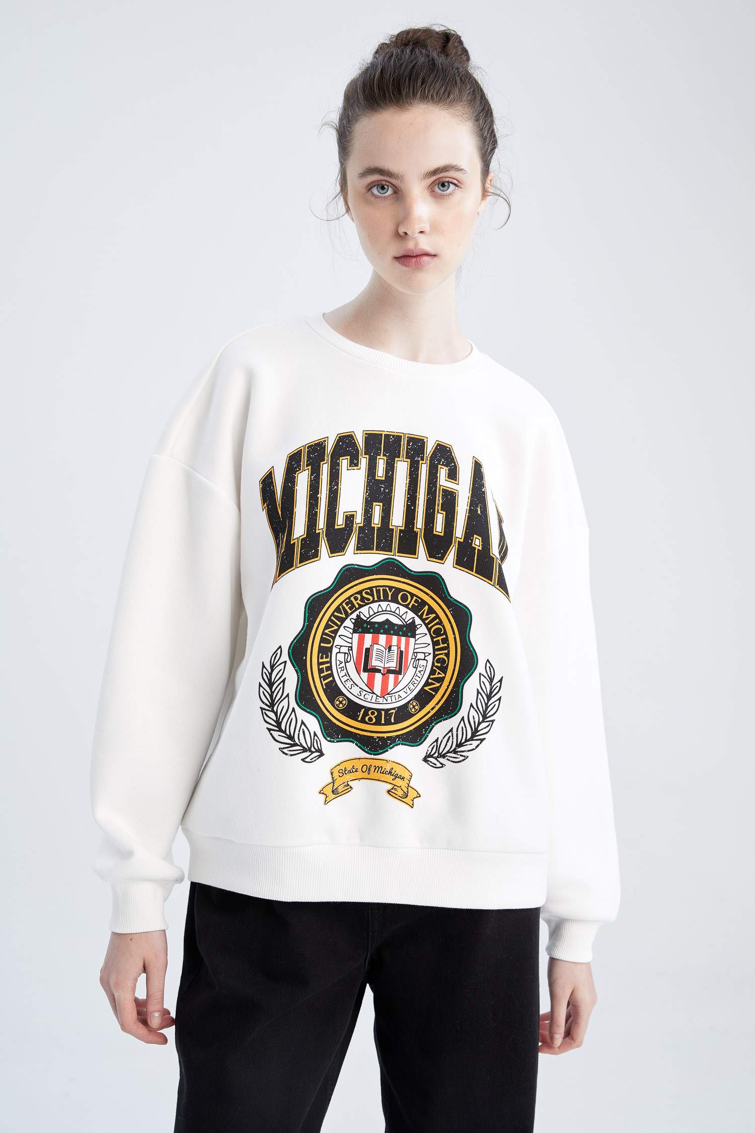 سويت شيرت أوفر سايز بياقة مستديرة