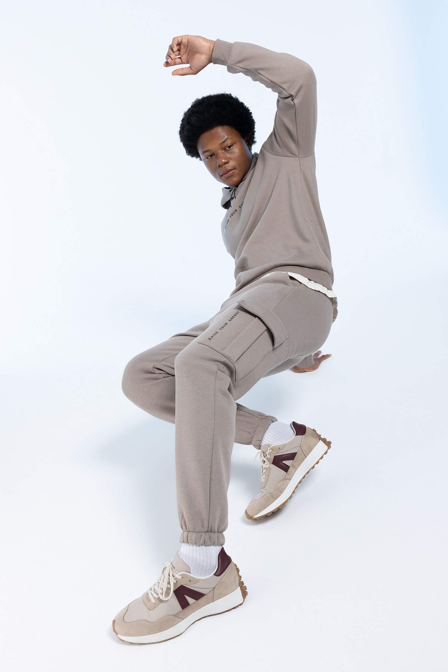 جوجر قماش سميك بقصة عادية من DefactoFit