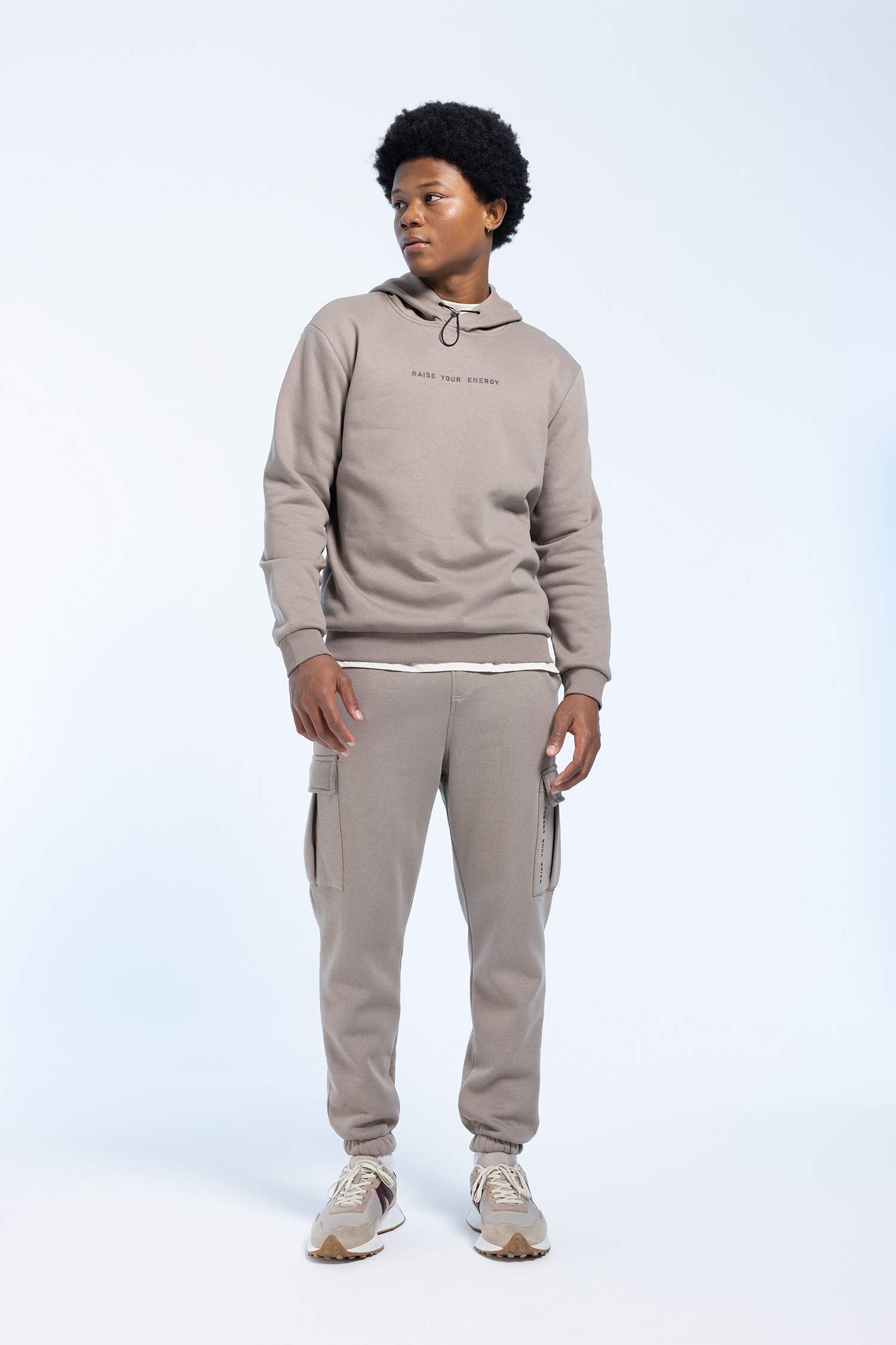 جوجر قماش سميك بقصة عادية من DefactoFit