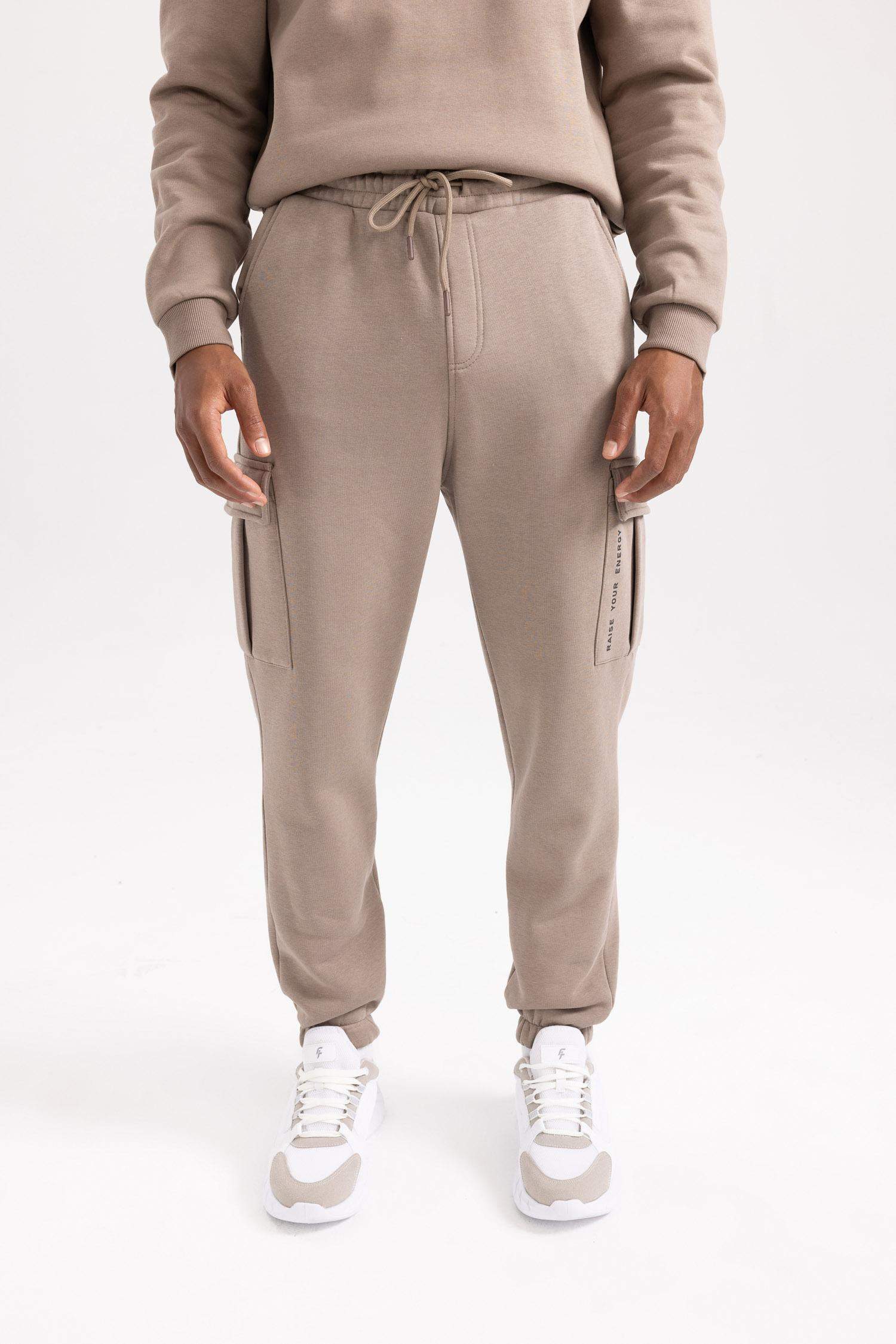 جوجر قماش سميك بقصة عادية من DefactoFit