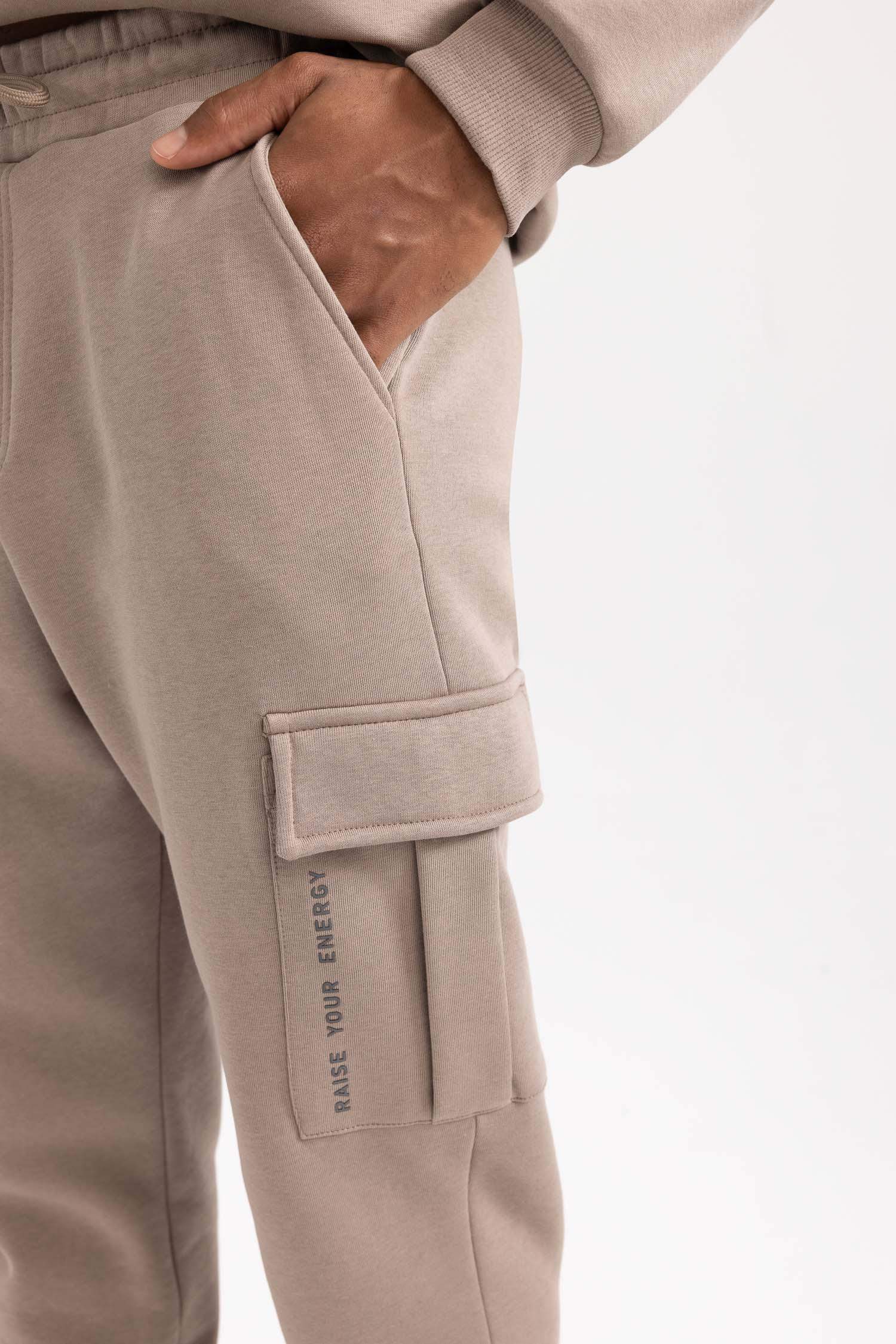 جوجر قماش سميك بقصة عادية من DefactoFit