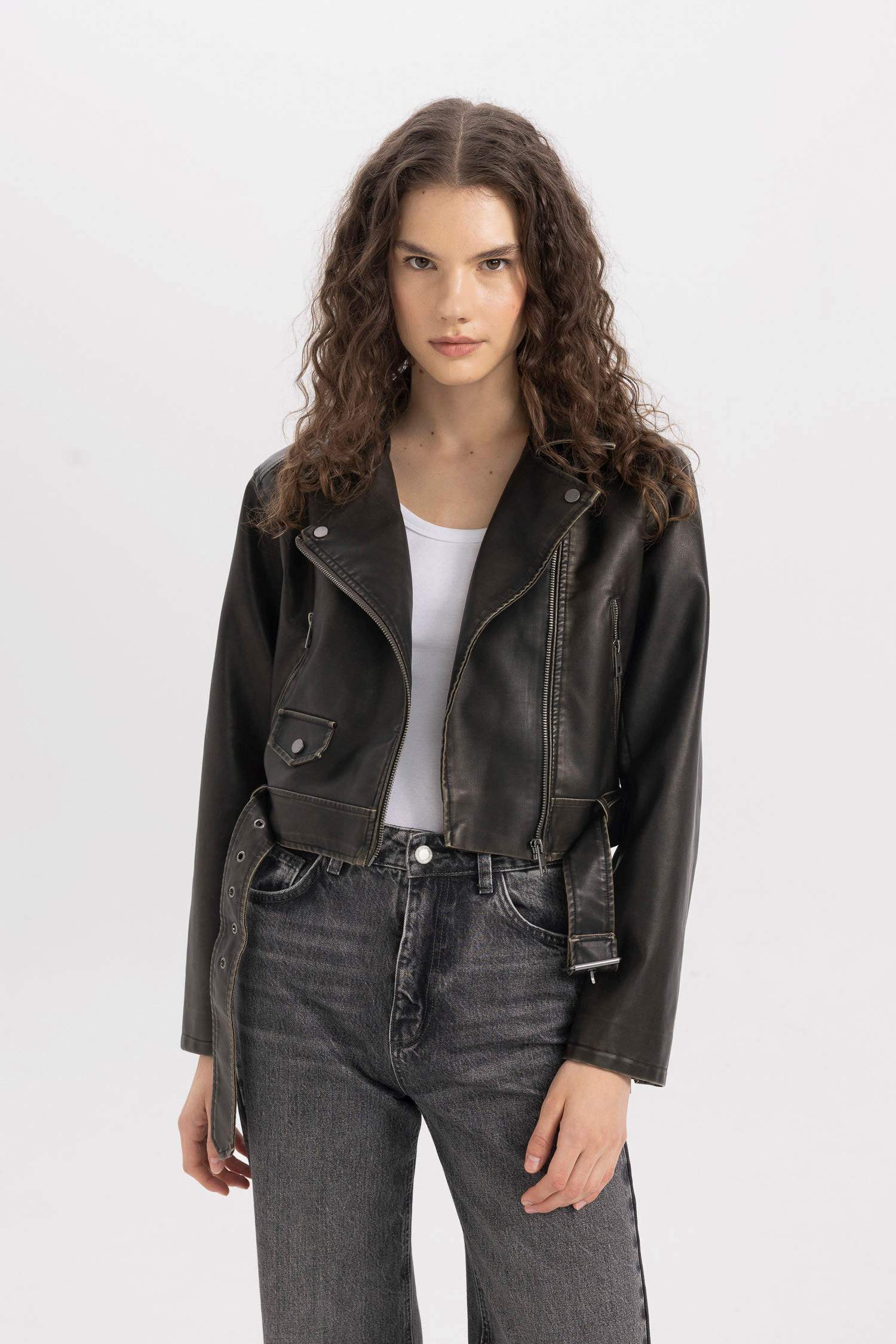 Su Geçirmez Oversize Geniş Kalıp Fermuarlı Eskitme Kemerli Suni Deri Kısa Ceket