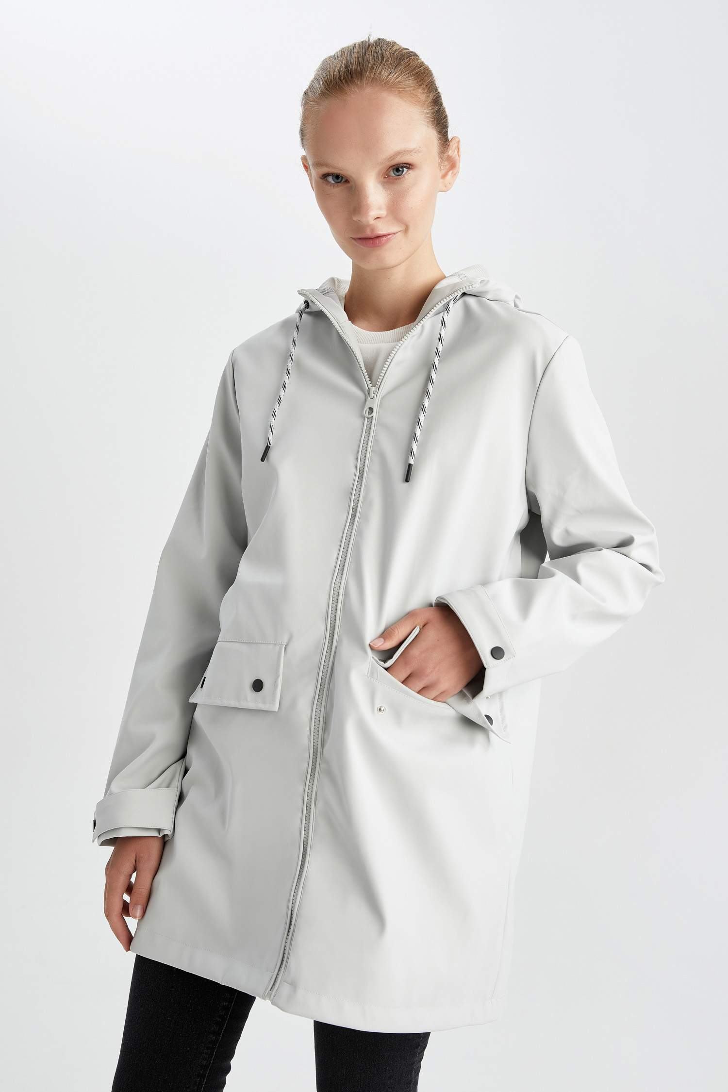 Дождевик водоотталкивающий с капюшоном