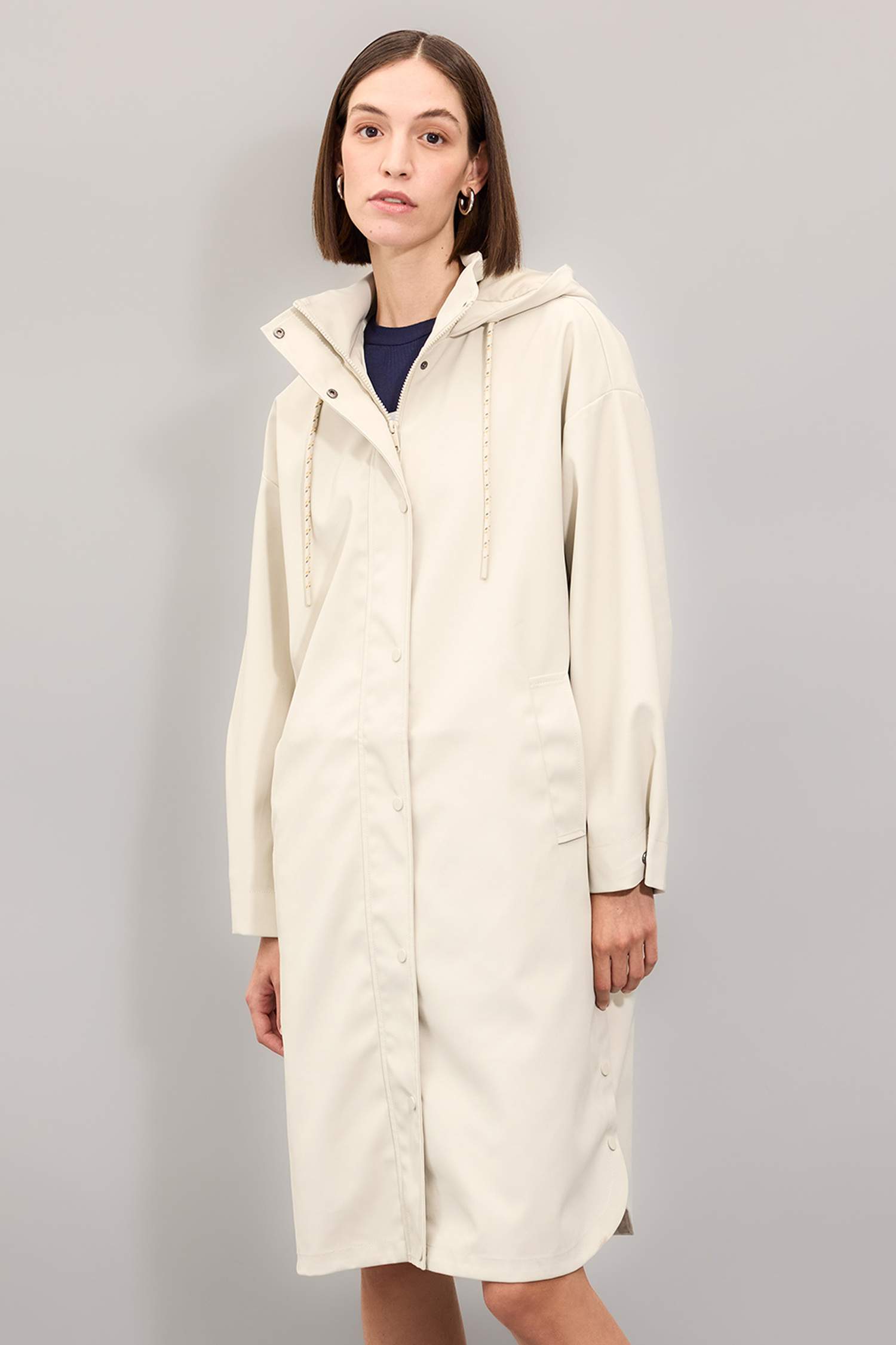 Su Geçirmez Kapüşonlu Mevsimlik Uzun Yağmurluk Oversize Geniş Kalıp Dik Yaka Fermuarlı Çıtçıtlı Cepli