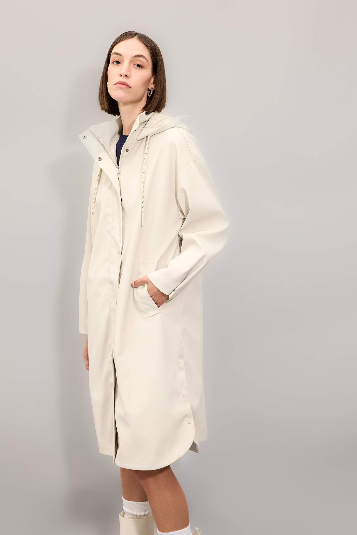 Su Geçirmez Kapüşonlu Mevsimlik Uzun Yağmurluk Oversize Geniş Kalıp Dik Yaka Fermuarlı Çıtçıtlı Cepli