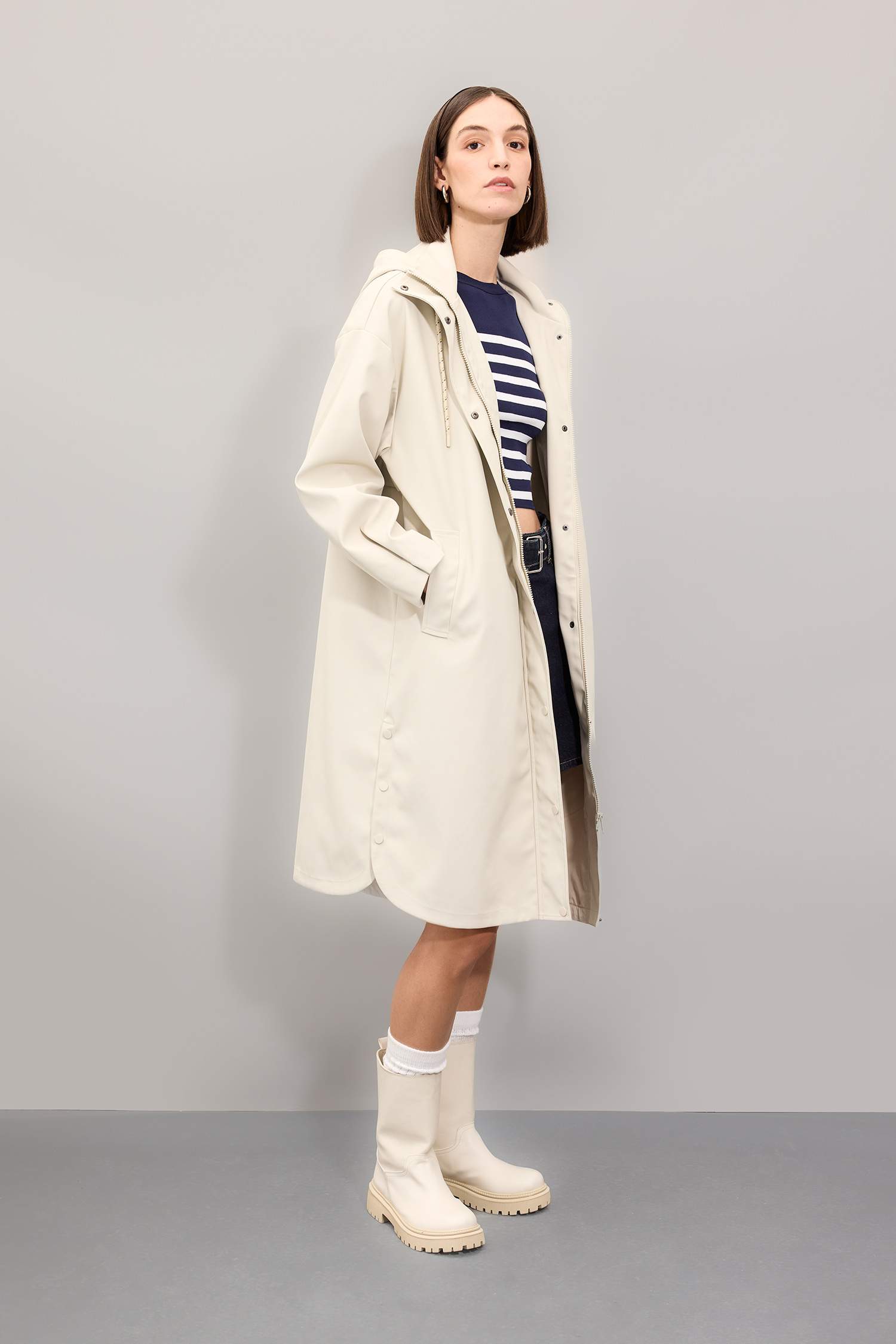 Su Geçirmez Kapüşonlu Mevsimlik Uzun Yağmurluk Oversize Geniş Kalıp Dik Yaka Fermuarlı Çıtçıtlı Cepli