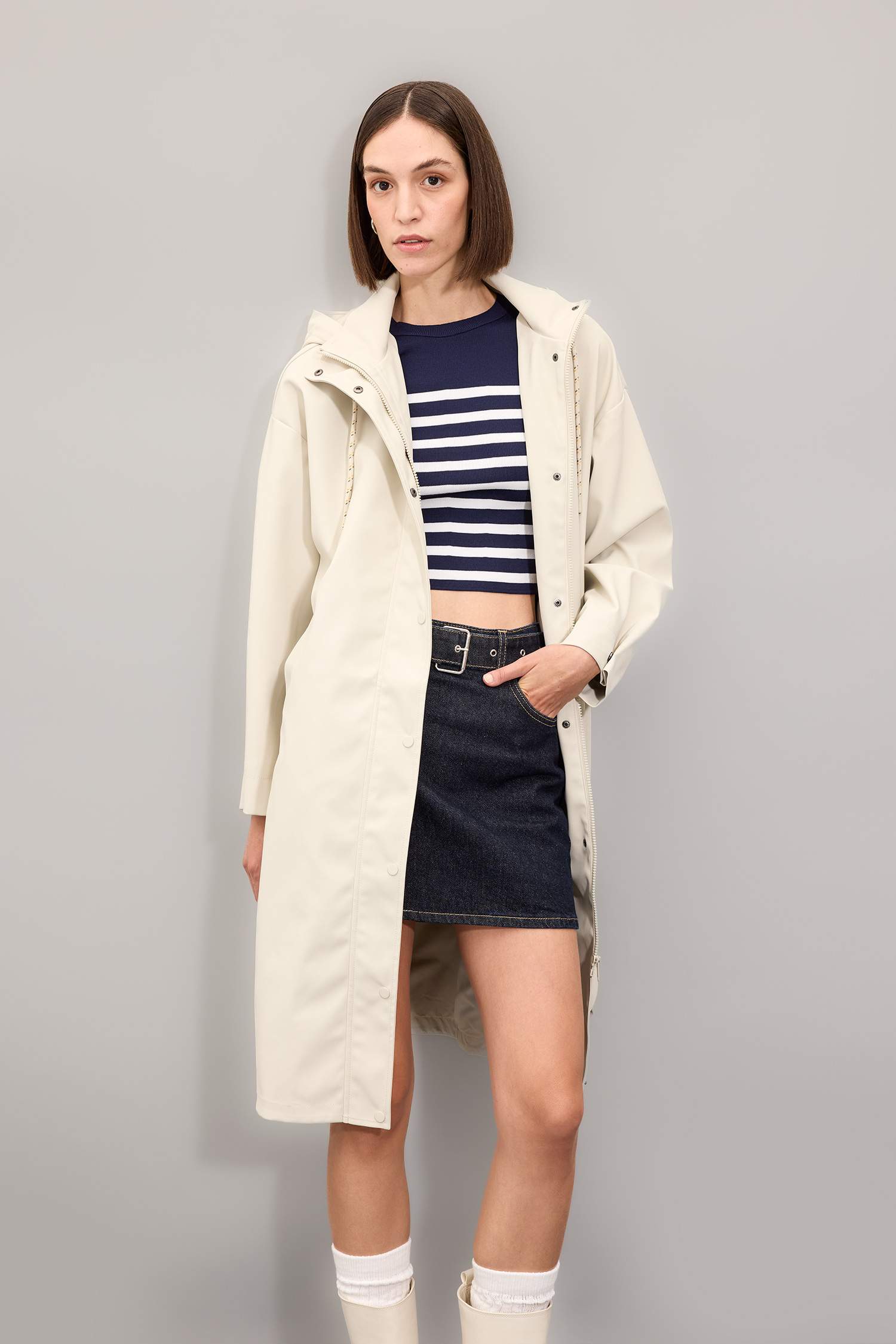 Su Geçirmez Kapüşonlu Mevsimlik Uzun Yağmurluk Oversize Geniş Kalıp Dik Yaka Fermuarlı Çıtçıtlı Cepli