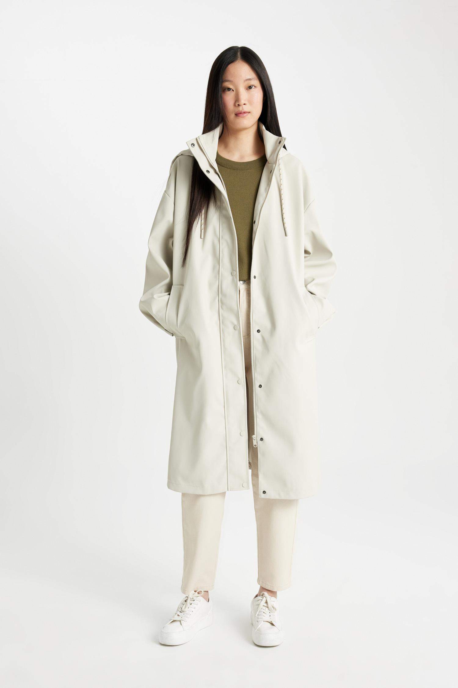 Su Geçirmez Kapüşonlu Mevsimlik Uzun Yağmurluk Oversize Geniş Kalıp Dik Yaka Fermuarlı Çıtçıtlı Cepli