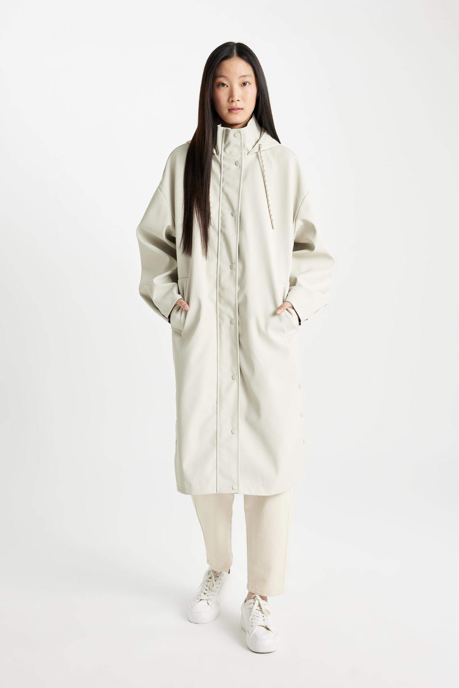 Su Geçirmez Kapüşonlu Mevsimlik Uzun Yağmurluk Oversize Geniş Kalıp Dik Yaka Fermuarlı Çıtçıtlı Cepli