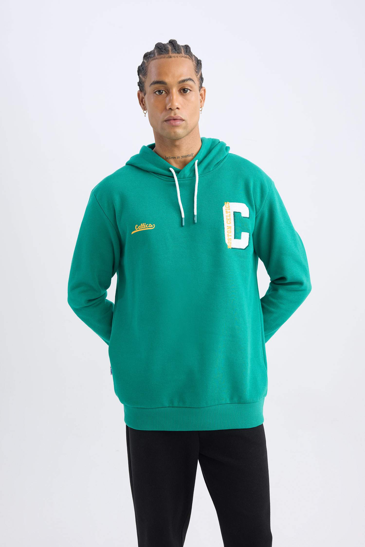 Sweat- Shirt Coupe Standard Encapuchonné à Manches Longues De DefactoFit NBA