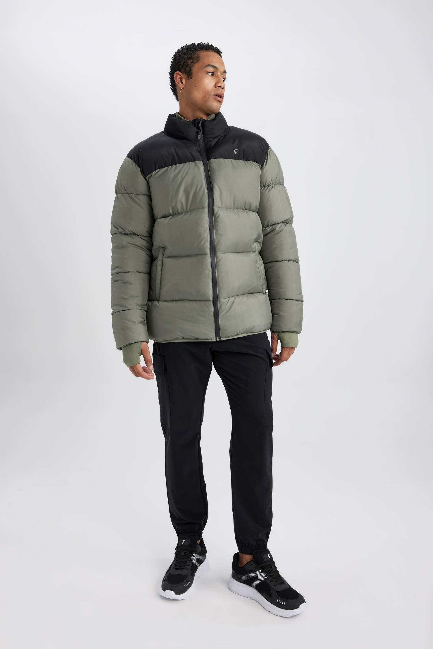 قمصلة اوفر سايز طارد للماء من DeFactoFit