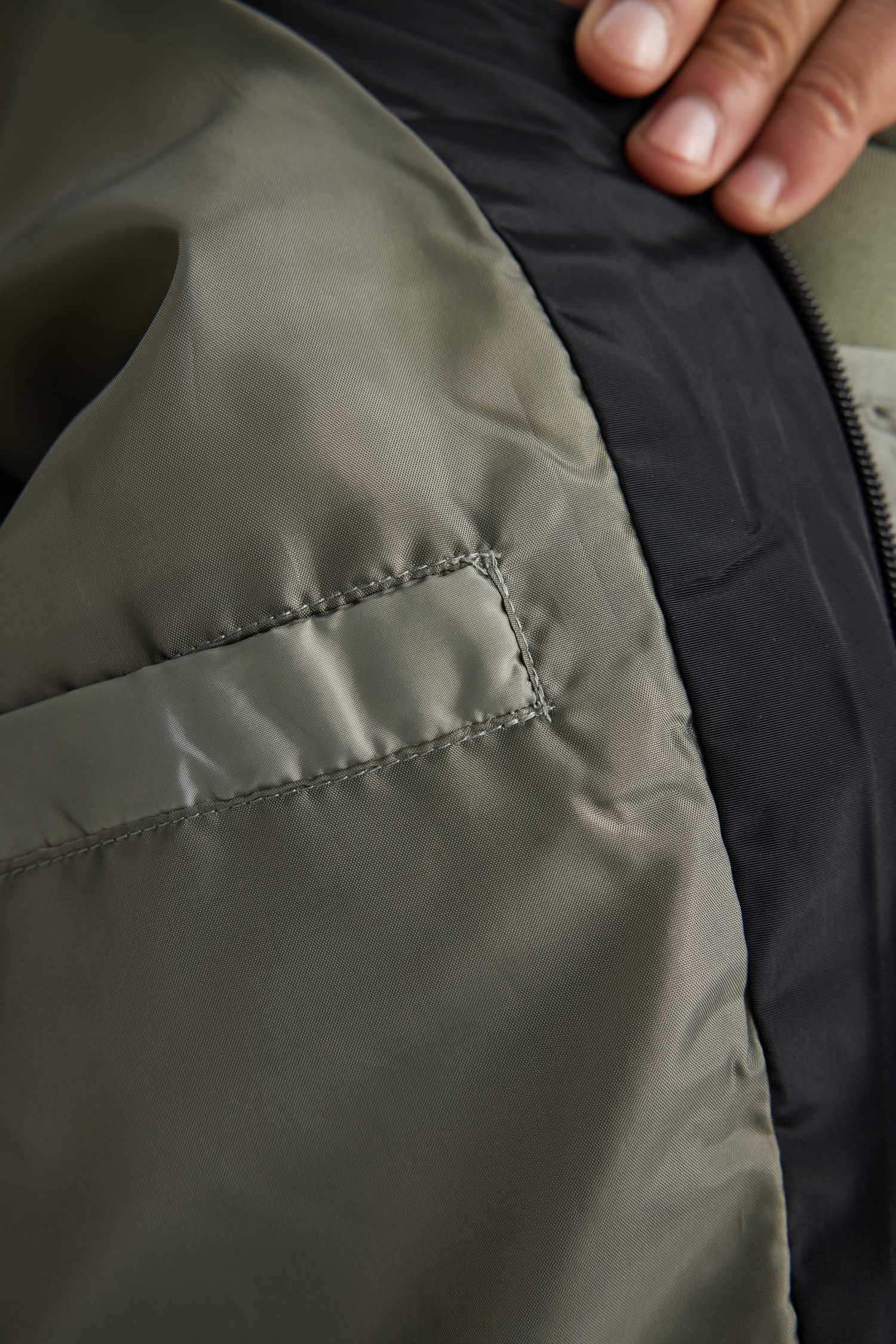 قمصلة اوفر سايز طارد للماء من DeFactoFit