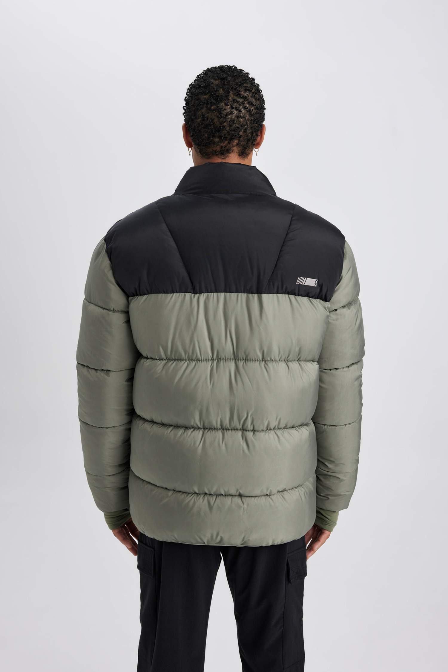 قمصلة اوفر سايز طارد للماء من DeFactoFit