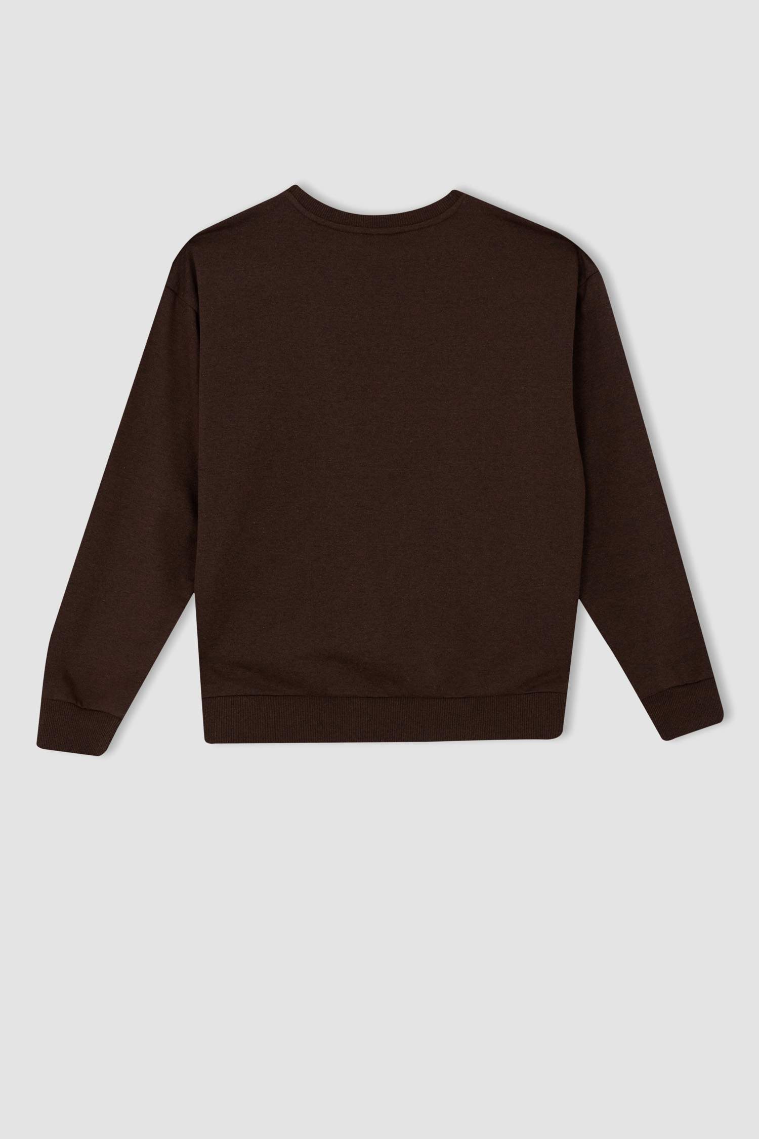 Свитшот стандартного кроя с круглым вырезом