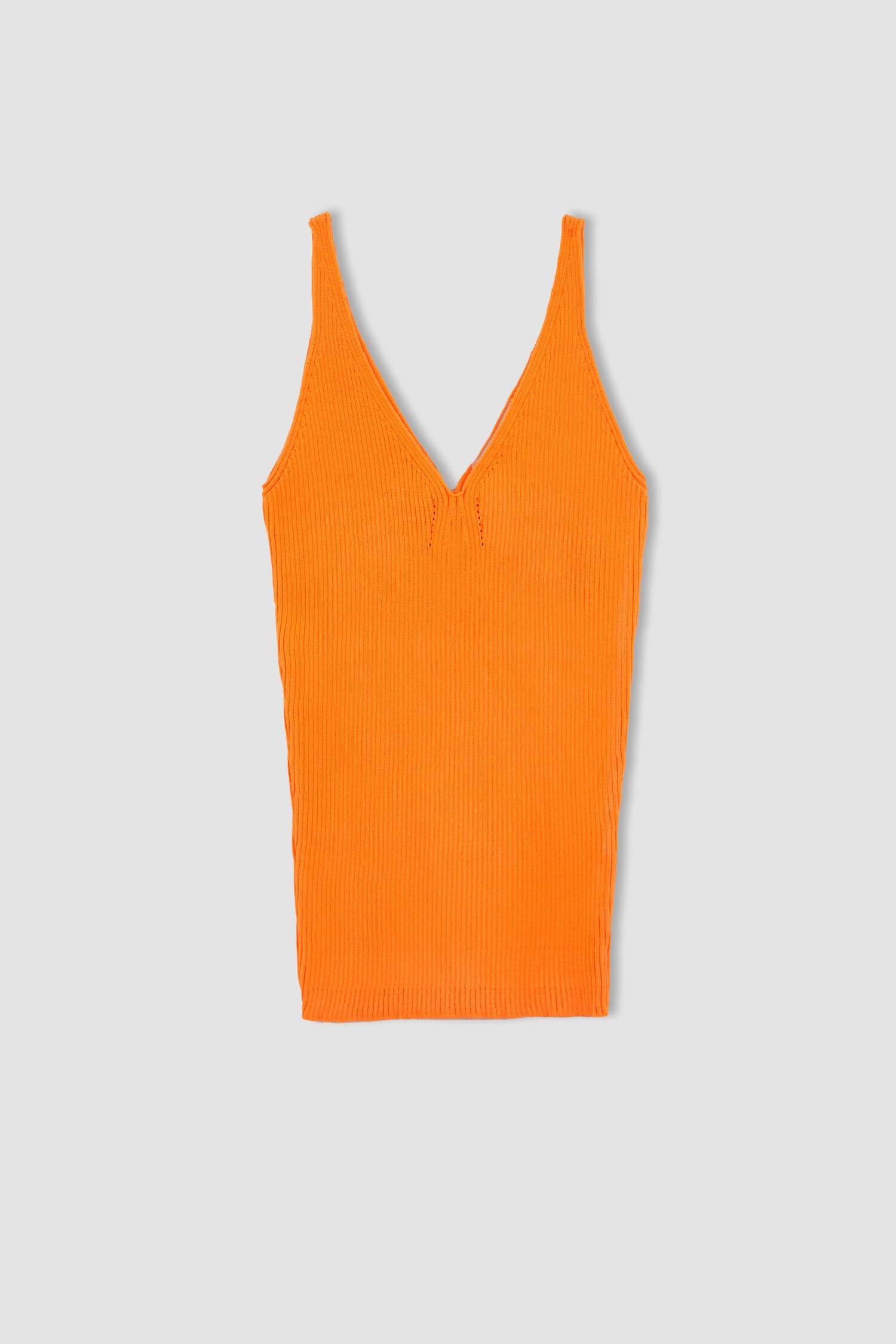 Майка с V-обрзным вырезом вязанная