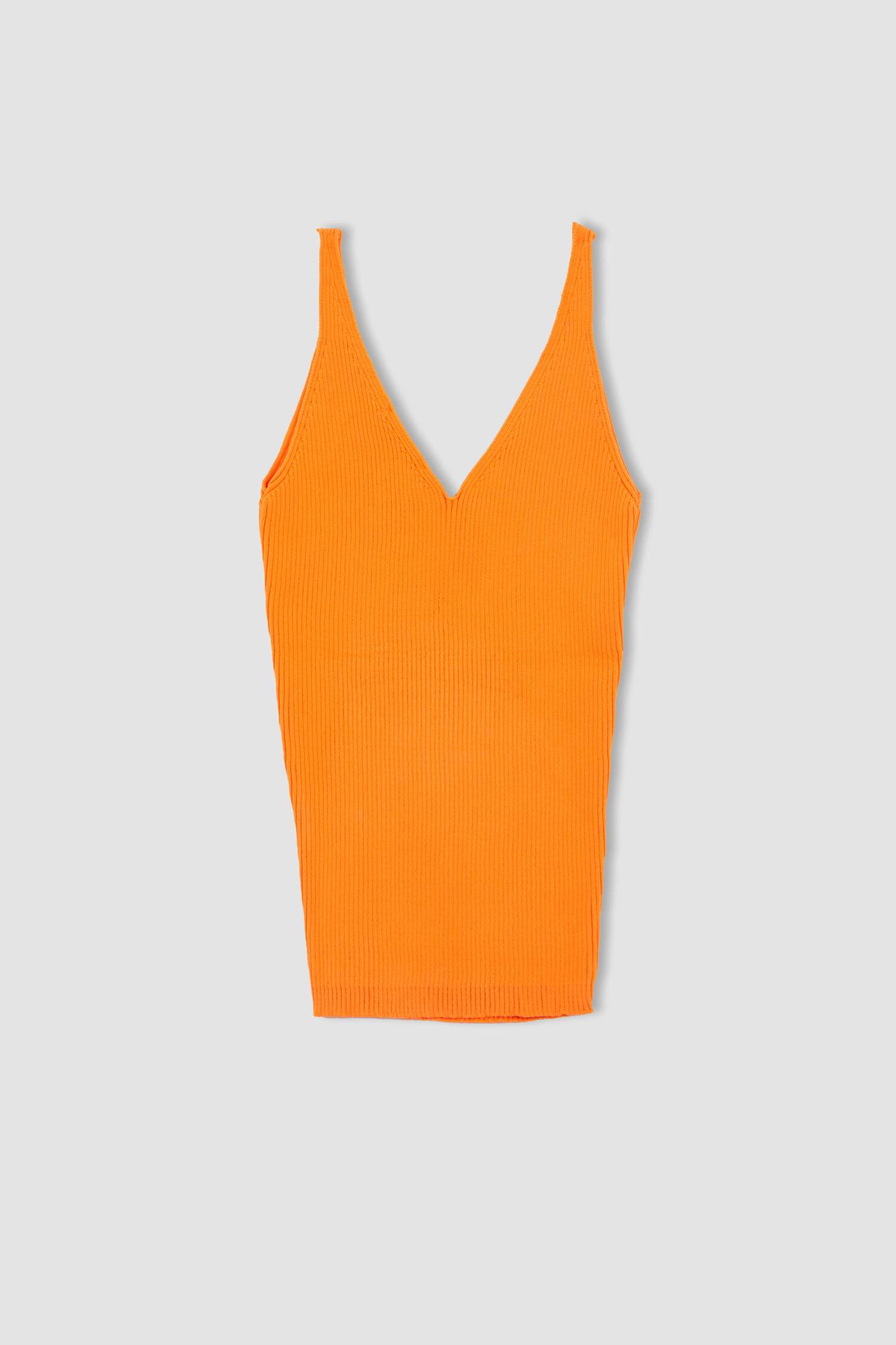 Майка с V-обрзным вырезом вязанная