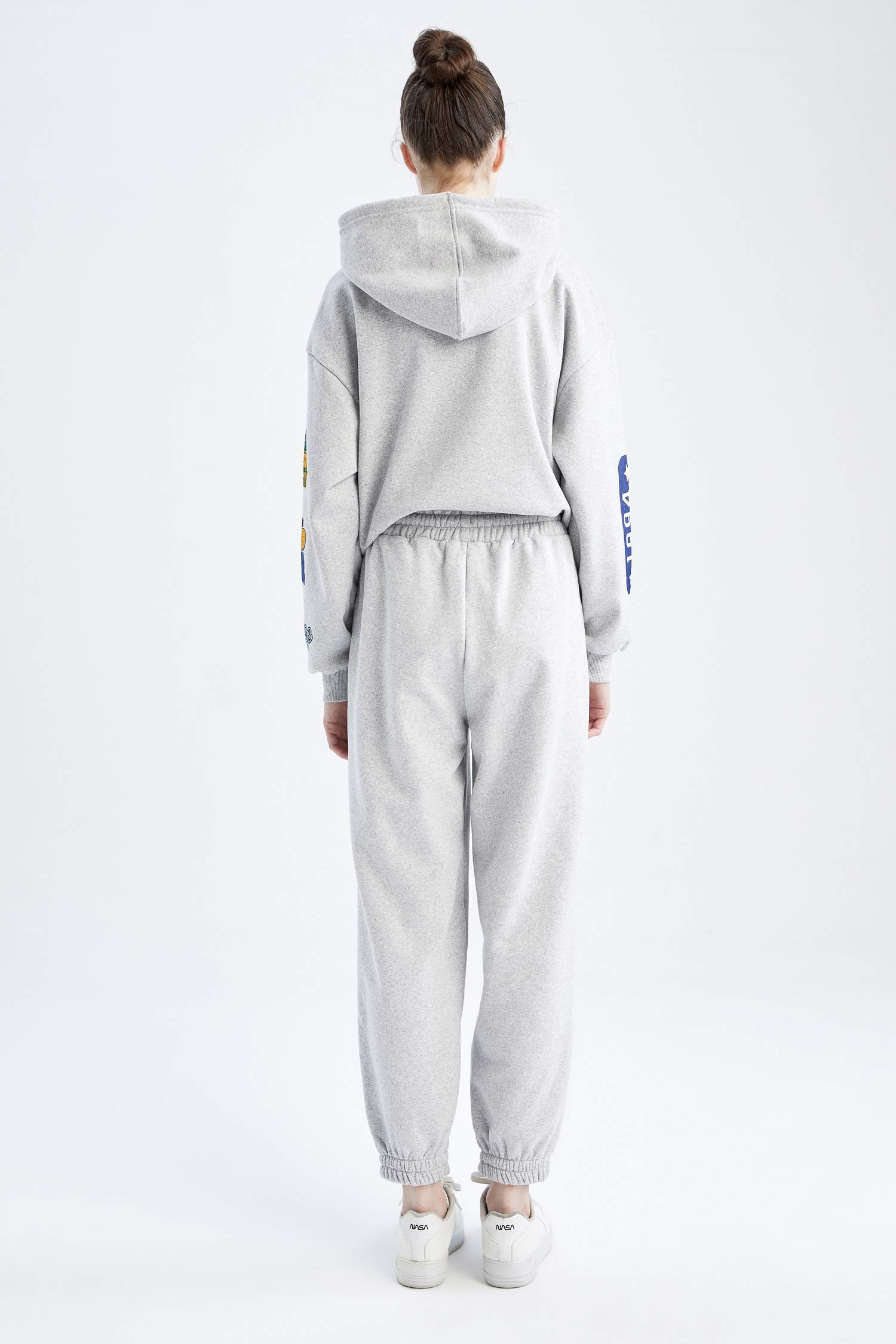 بنطلون سويت بانتس مطبوع  بقصة فضفاضة