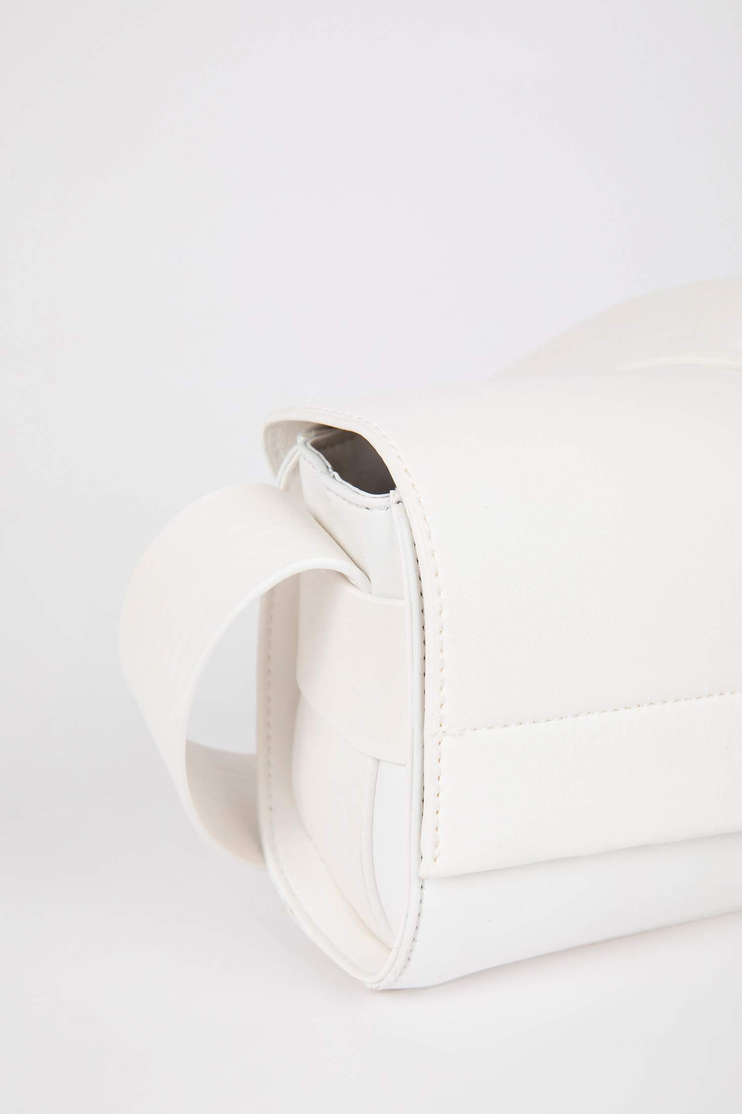 White Woman Faux Leather Crossbody Bag 2655347 DeFacto