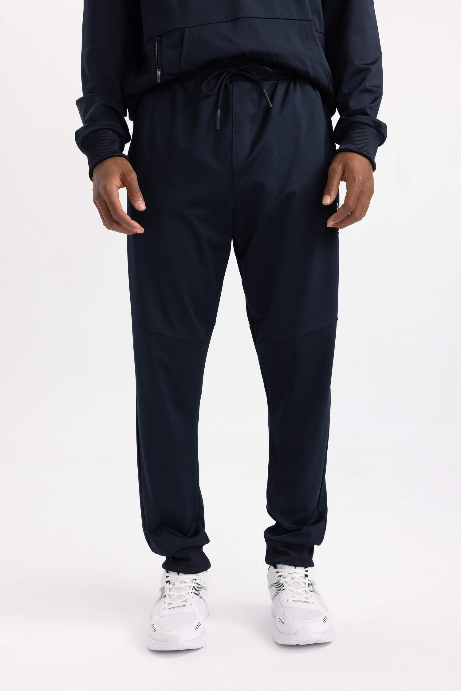 بنطلون بجامة رياضي بريميوم سليم فيت برجل مطاطي من DeFactoFit