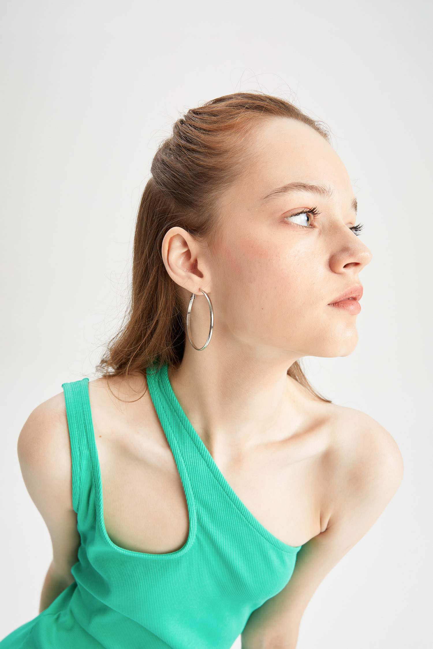 فستان قصير بيزك بكتف واحد