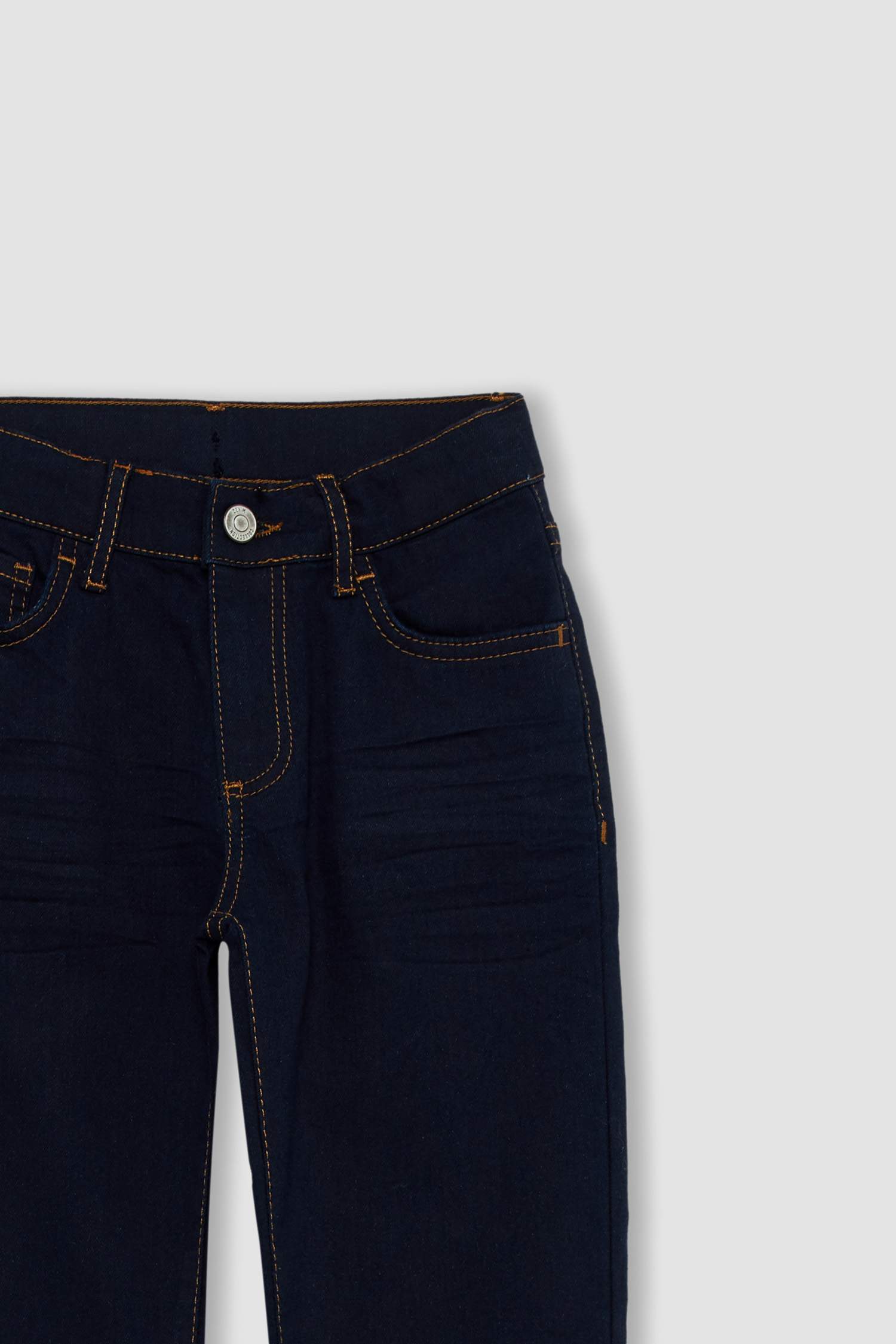 Штаны приталенного кроя